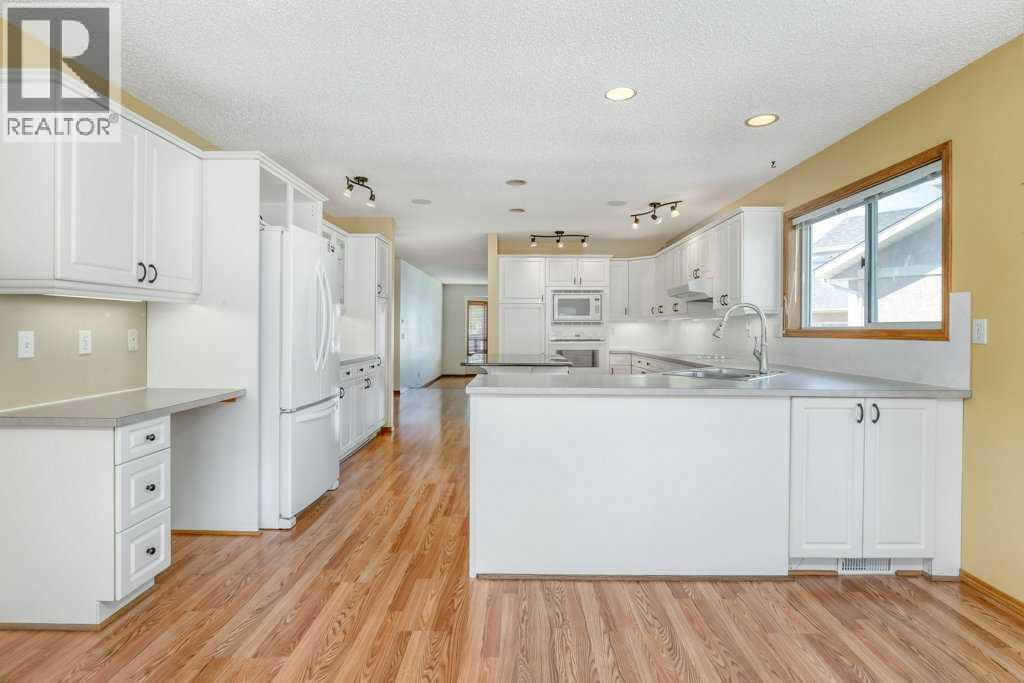 31 Riverside Place, Cochrane, Alberta  T4C 1J6 - Photo 11 - A2349455