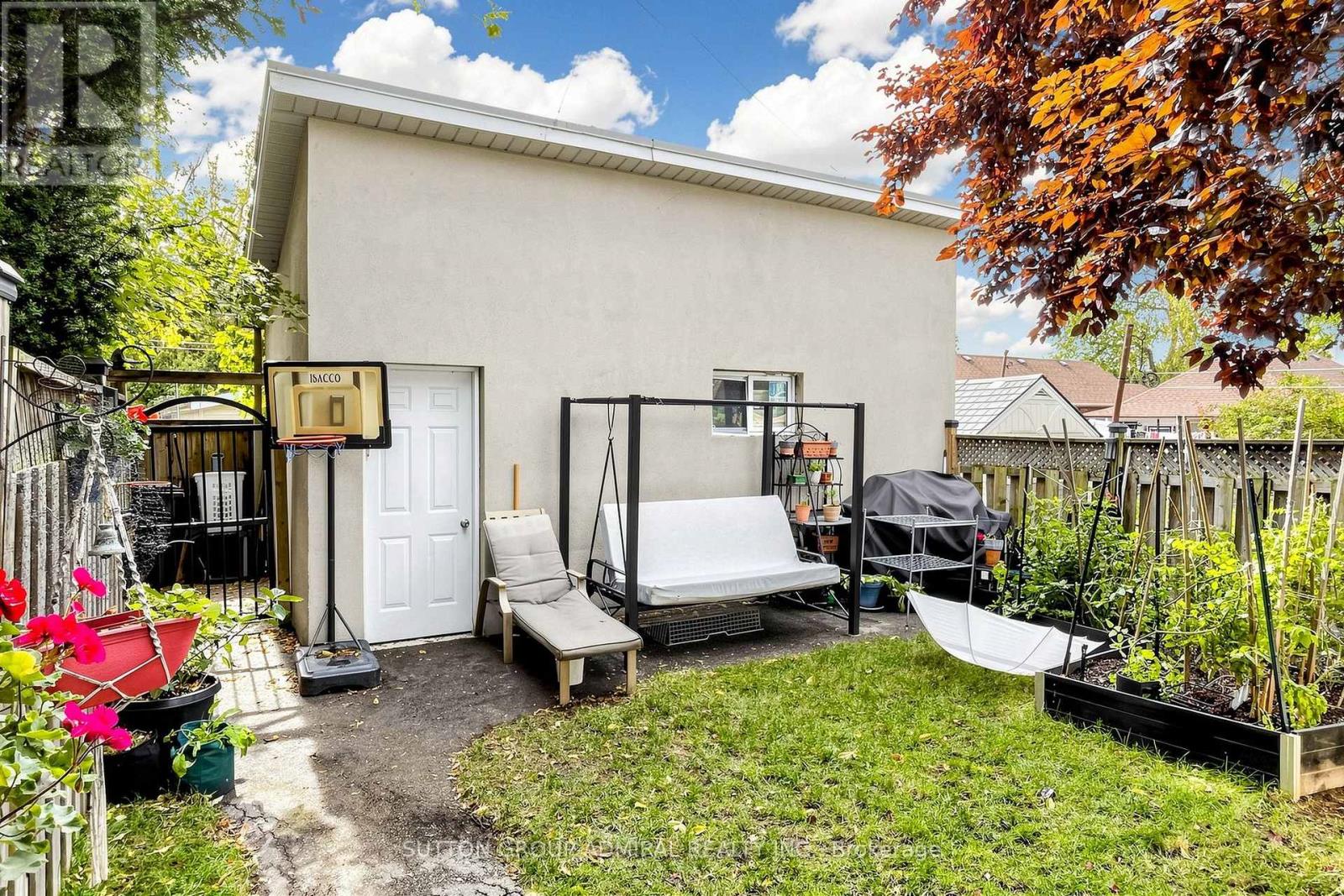 676 Vaughan Road, Toronto, Ontario  M6E 2Y6 - Photo 42 - C13859274