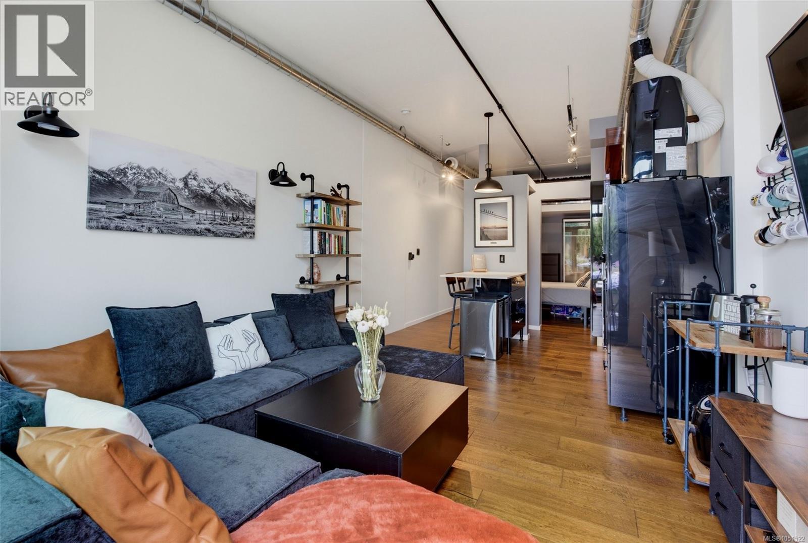 322 1029 View St