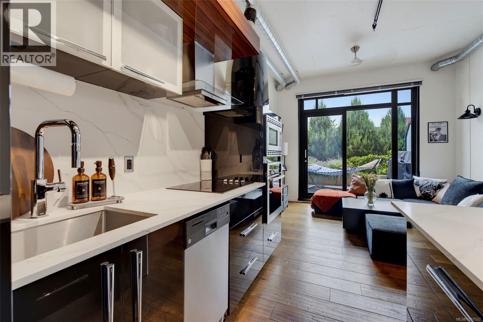 322 1029 View St