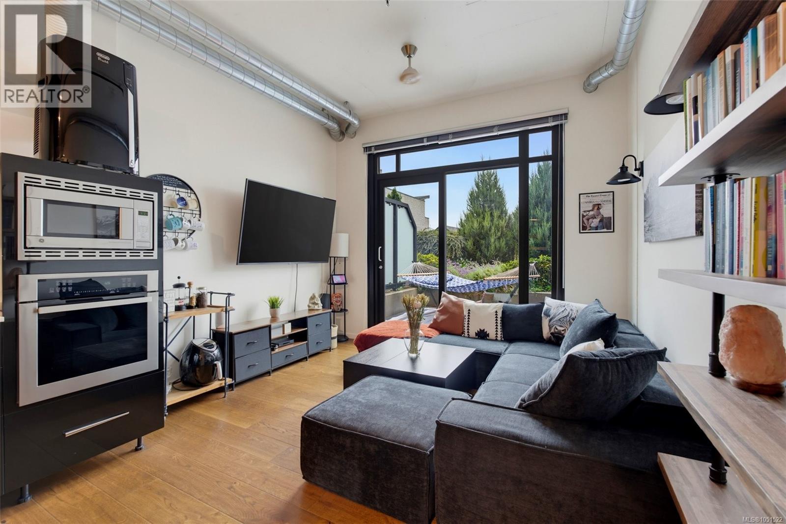 322 1029 View St