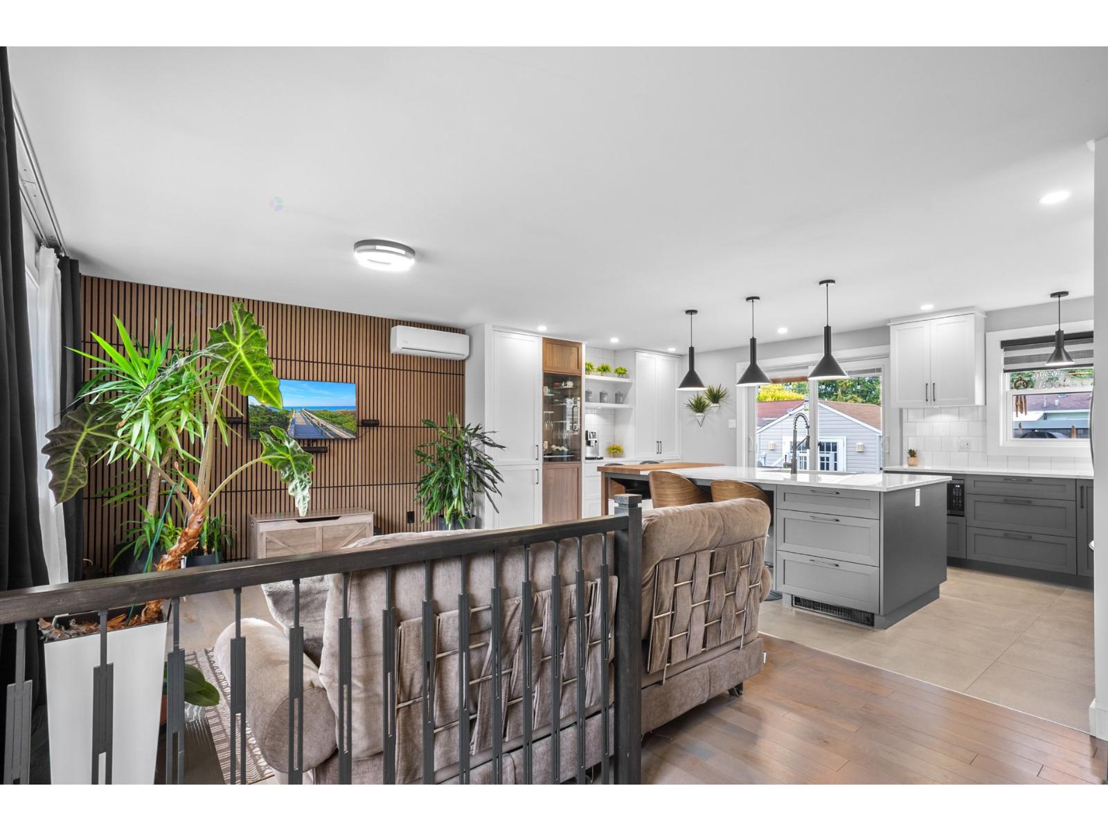 4060 Rue des Amarres Sainte-Catherine Quebec Canada J5C1W7 5
