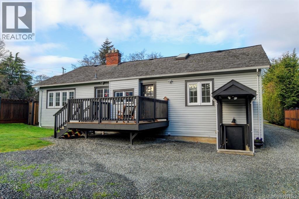 3919 Quadra St