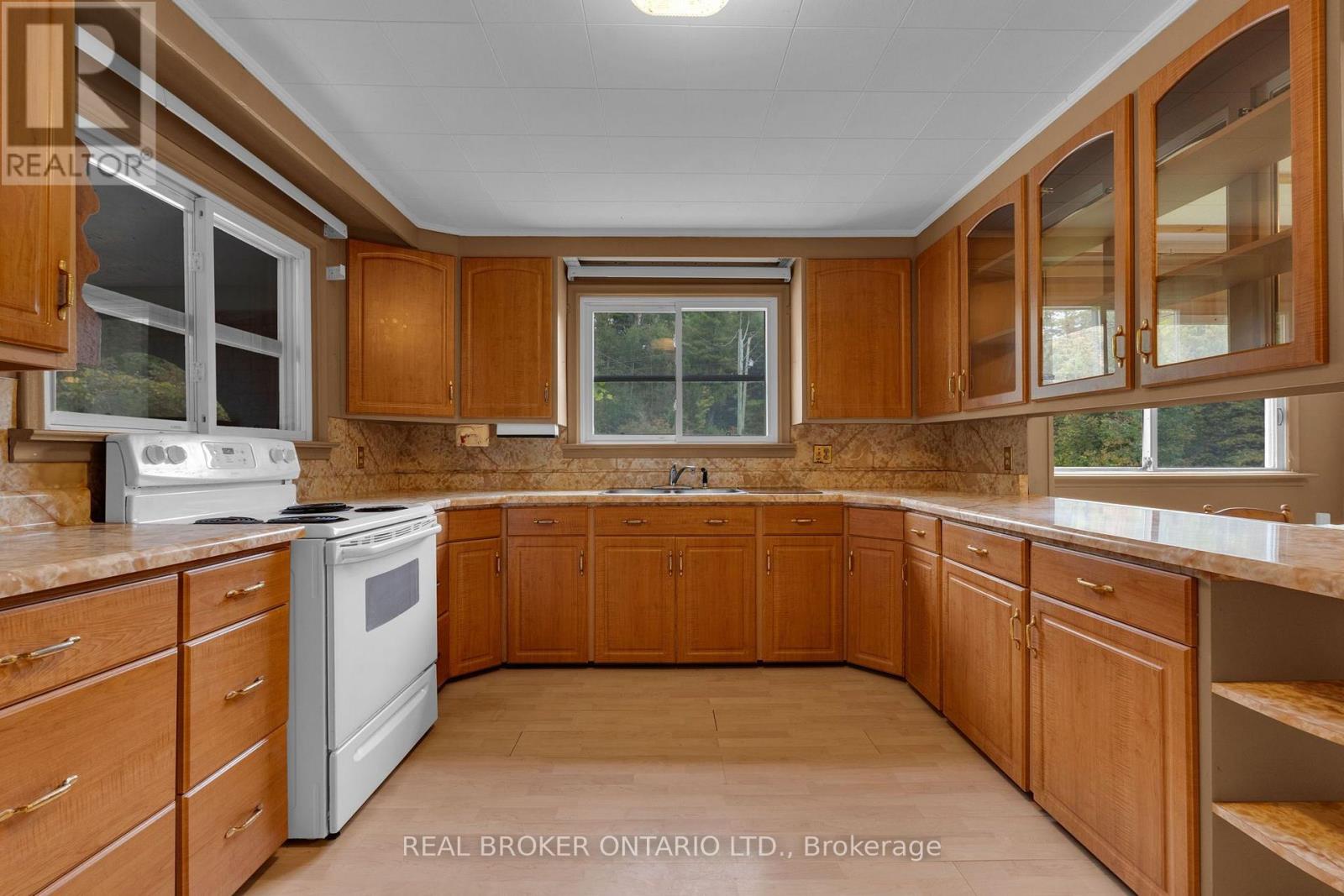 2086 Penetanguishene Road, Springwater, Ontario  L4M 4Y8 - Photo 10 - S13859324