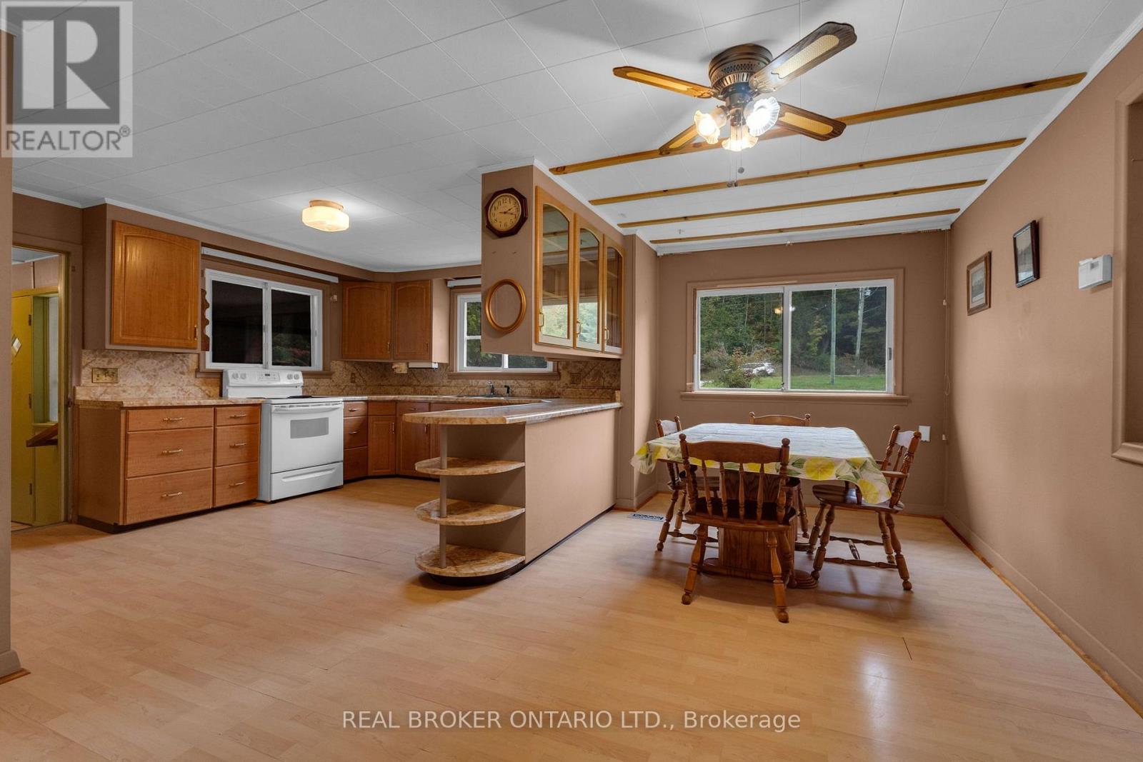 2086 Penetanguishene Road, Springwater, Ontario  L4M 4Y8 - Photo 11 - S13859324