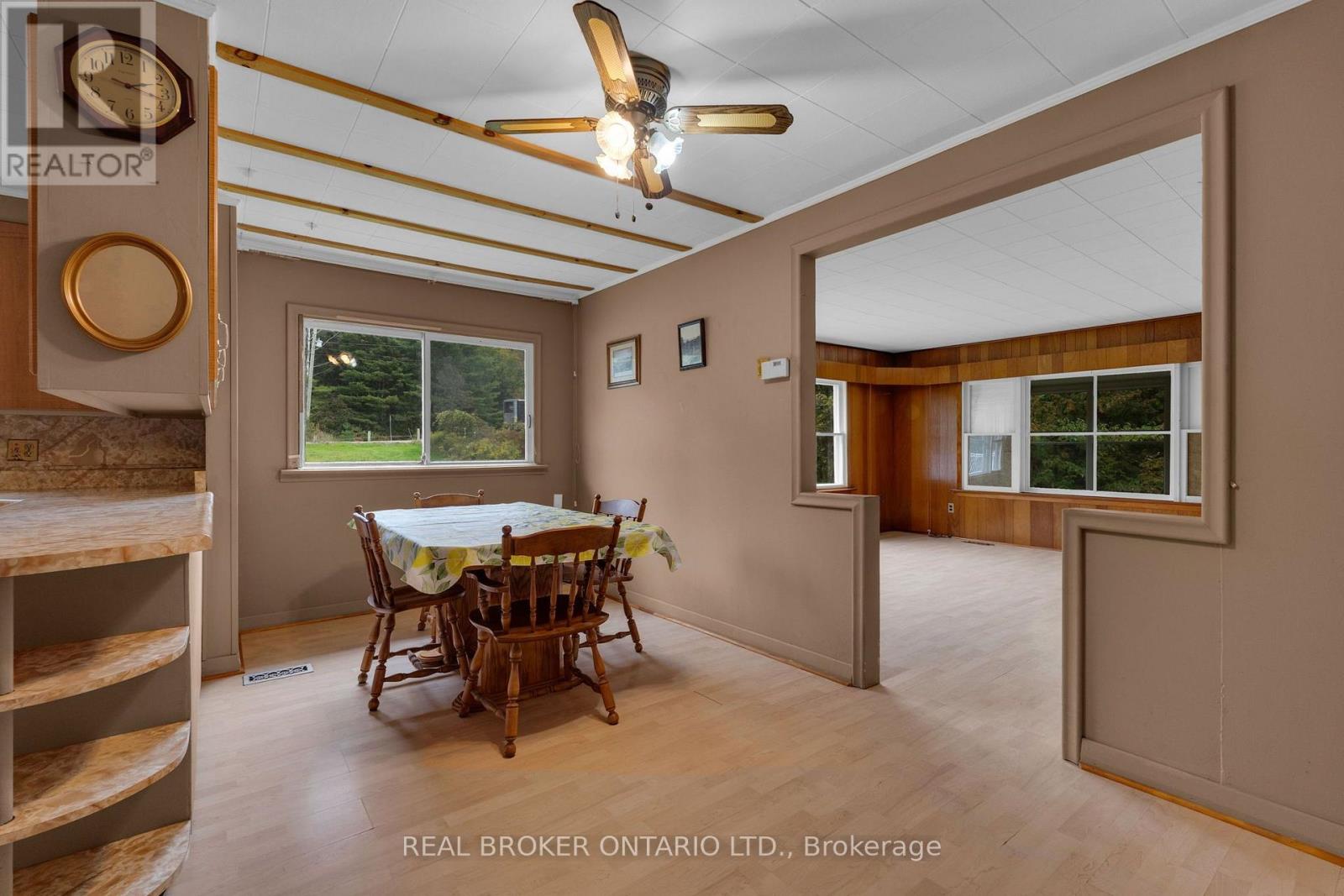 2086 Penetanguishene Road, Springwater, Ontario  L4M 4Y8 - Photo 13 - S13859324
