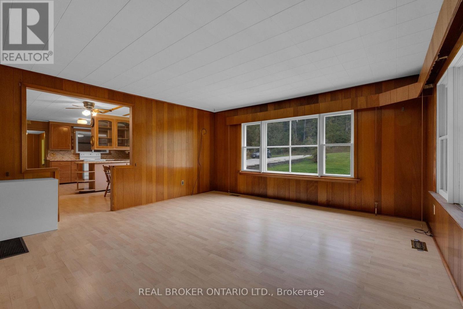 2086 Penetanguishene Road, Springwater, Ontario  L4M 4Y8 - Photo 17 - S13859324