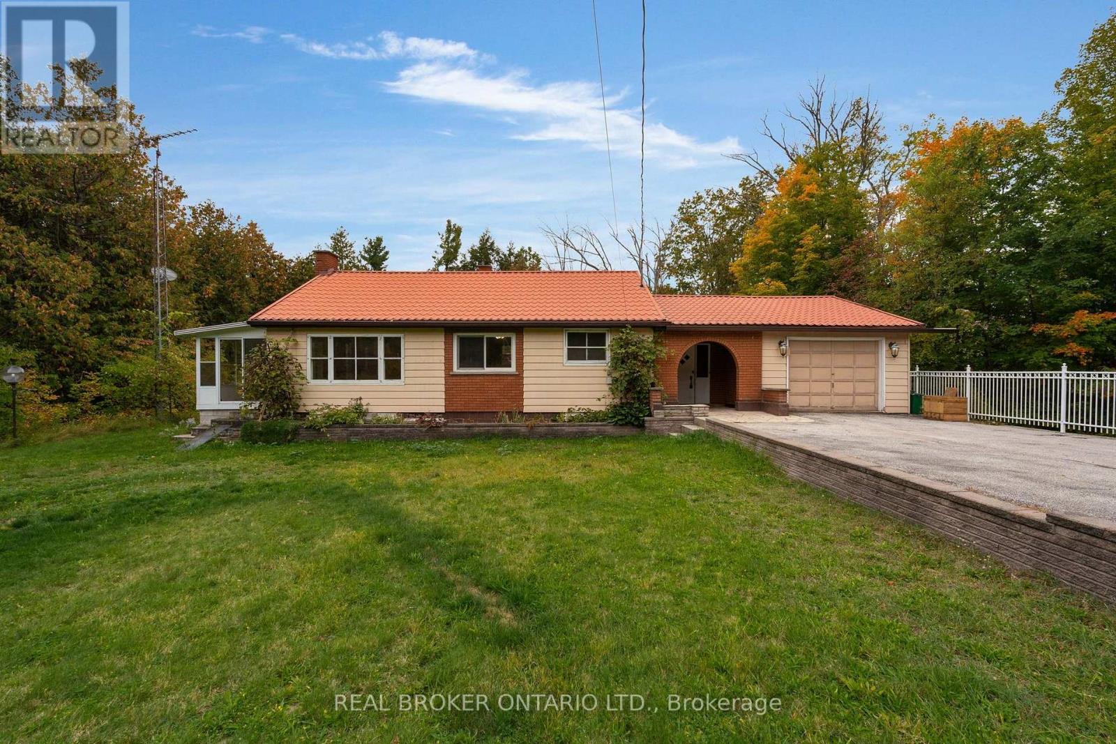 2086 Penetanguishene Road, Springwater, Ontario  L4M 4Y8 - Photo 29 - S13859324