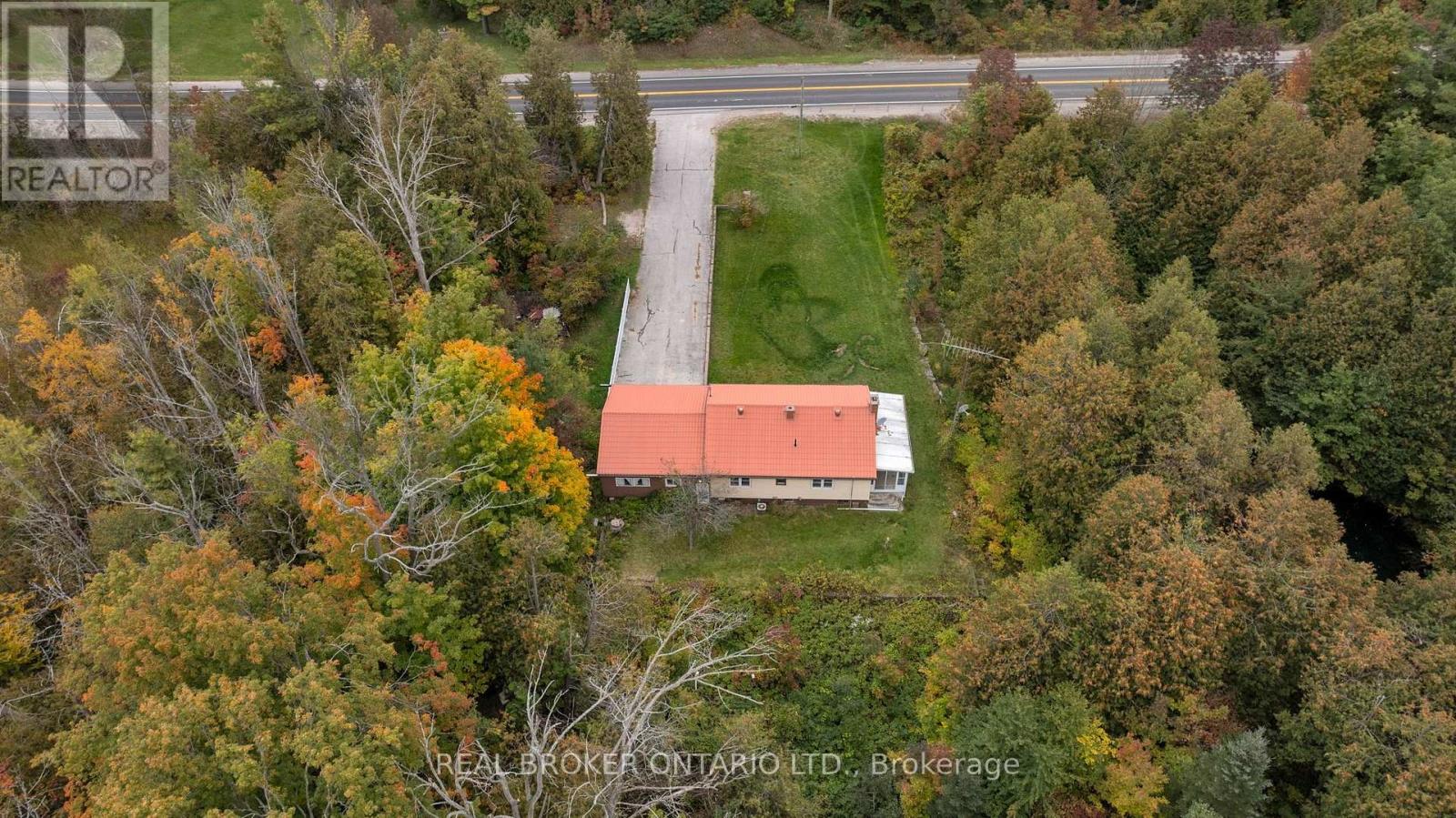 2086 Penetanguishene Road, Springwater, Ontario  L4M 4Y8 - Photo 5 - S13859324