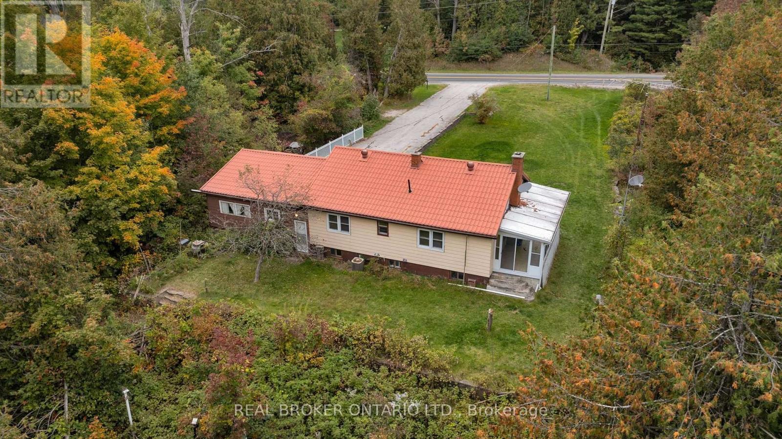 2086 Penetanguishene Road, Springwater, Ontario  L4M 4Y8 - Photo 6 - S13859324