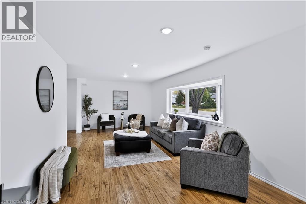 11 Sussex Avenue, Brantford, Ontario  N3R 2G5 - Photo 3 - 40866967