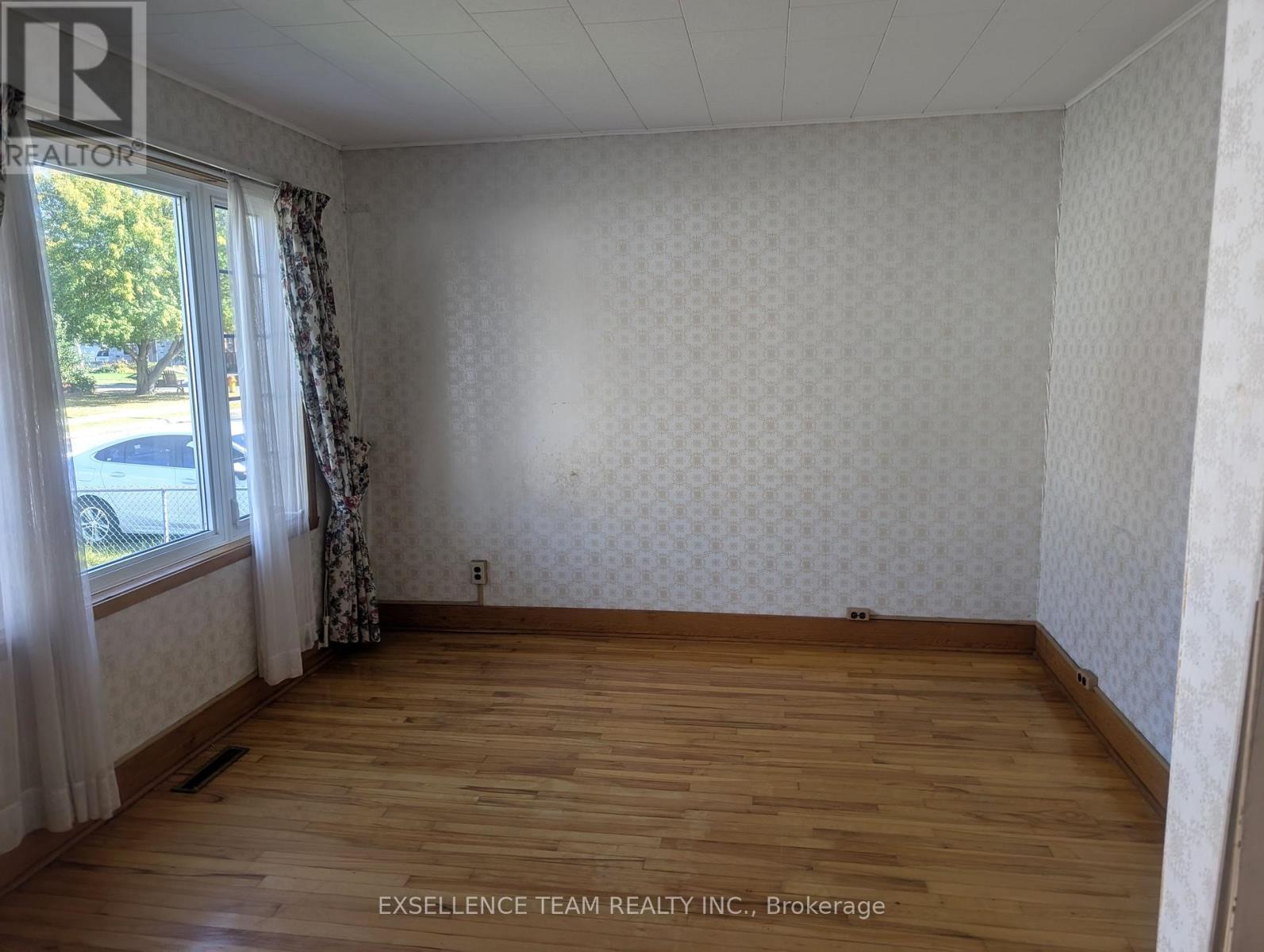 321 Mclean Avenue, Cornwall, Ontario  K6J 4L3 - Photo 8 - X13859334
