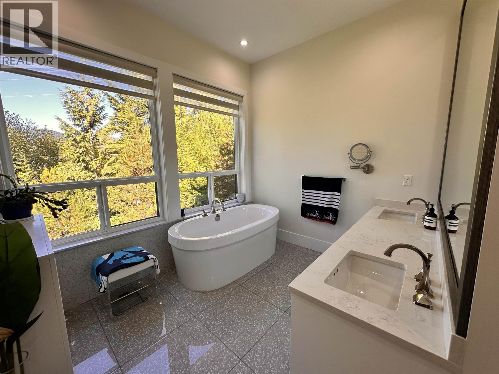 2425 LEGGETT DRIVE