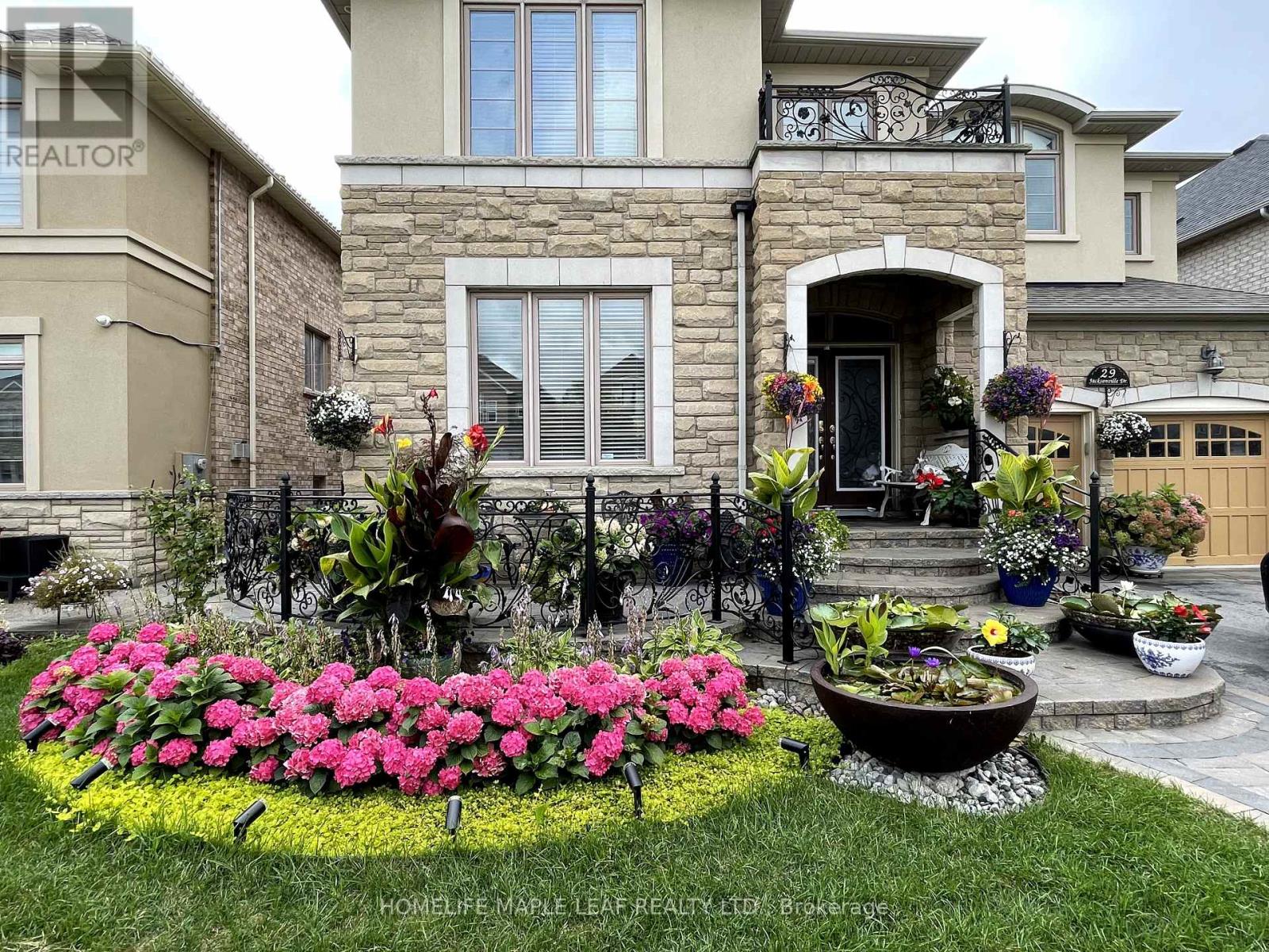 29 Jacksonville Drive, Brampton, Ontario  L6P 2Z3 - Photo 2 - W13859368