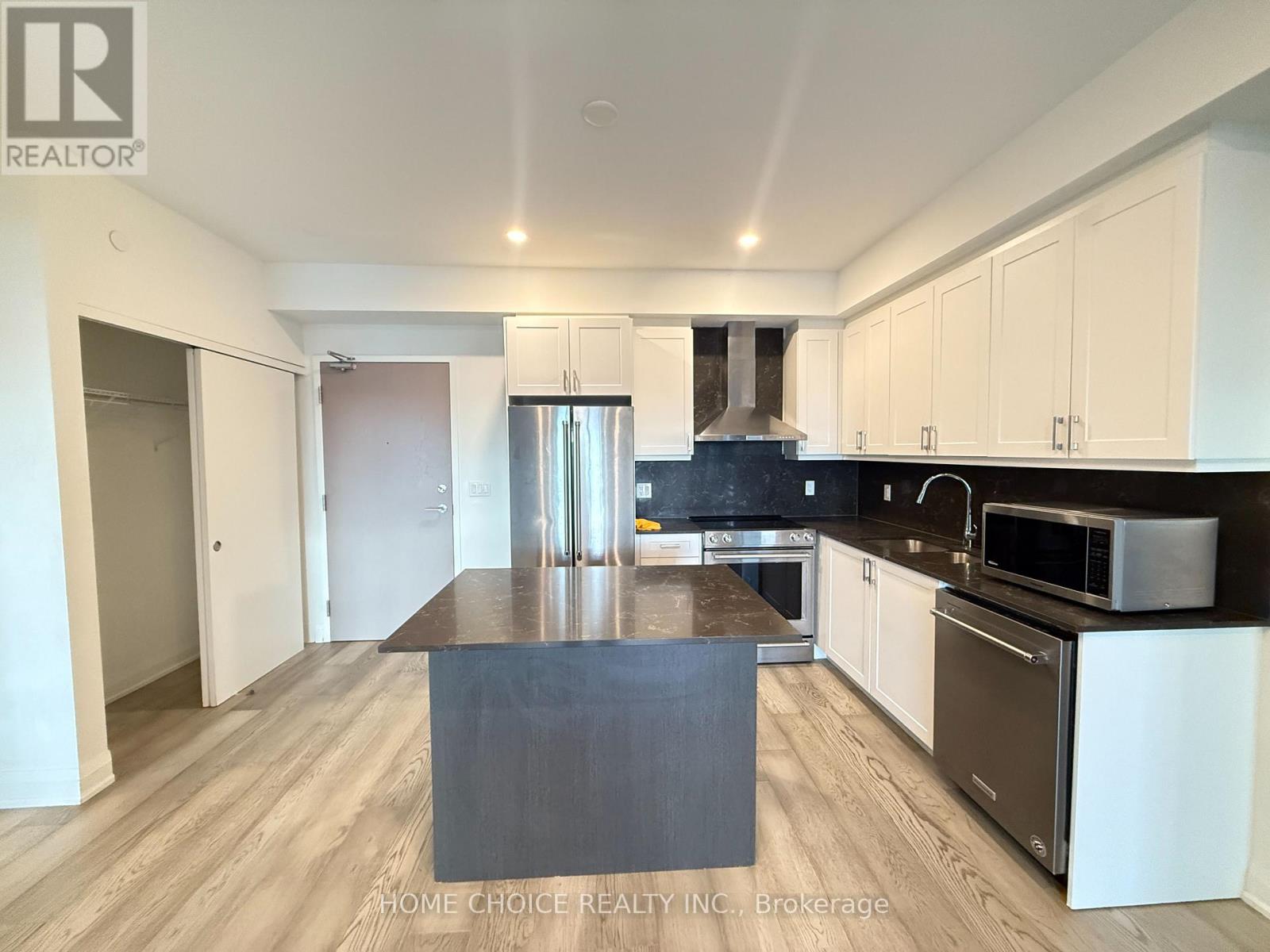 1001 - 58 Lakeside Terrace, Barrie, Ontario  L4M 0L5 - Photo 4 - S13859388