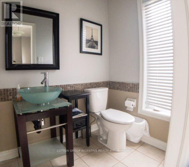 4 Bluewater Trail, Barrie, Ontario  L4N 0G6 - Photo 9 - S13859392
