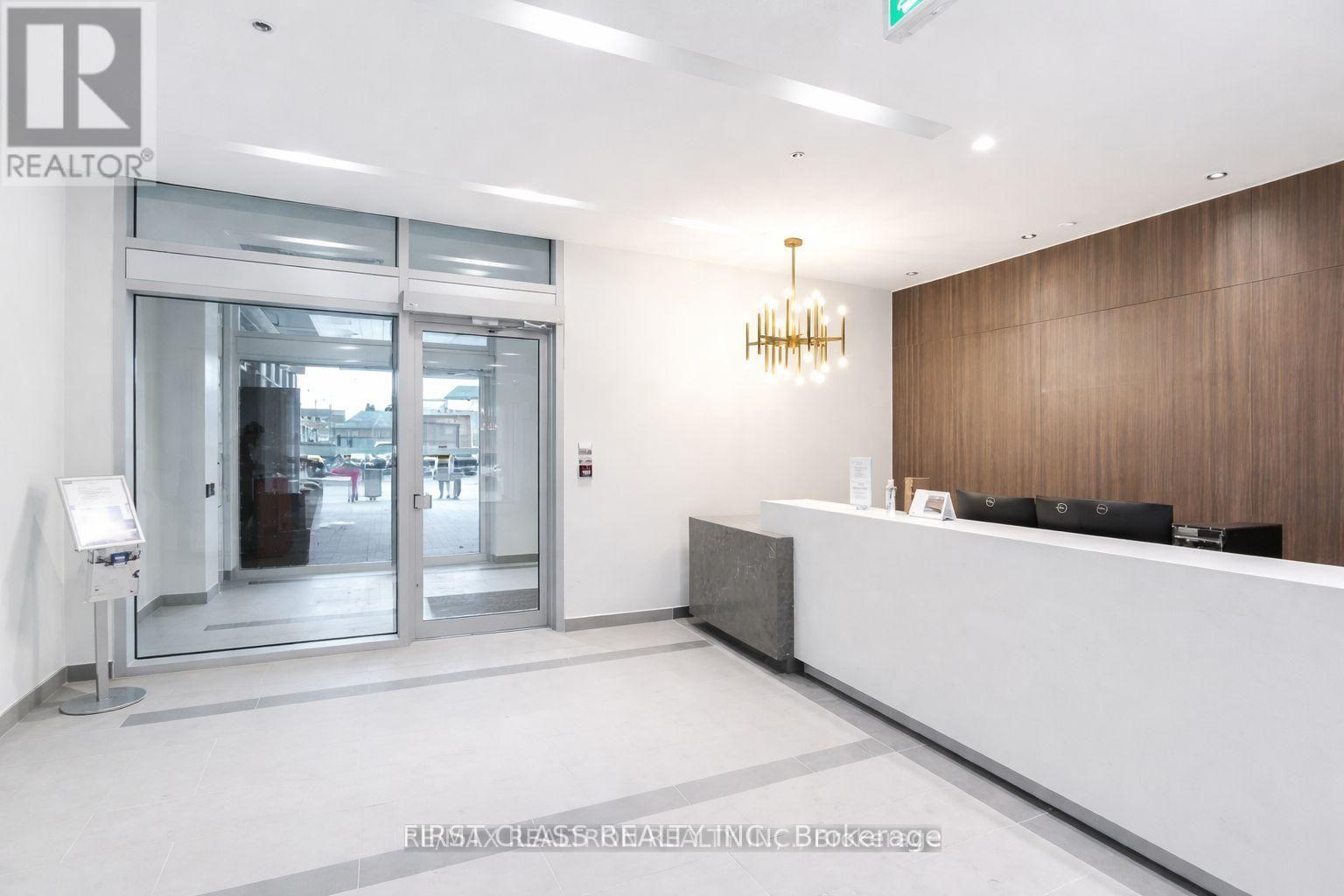 425 - 1787 St Clair Avenue W, Toronto, Ontario  M6N 1J6 - Photo 2 - W13859398