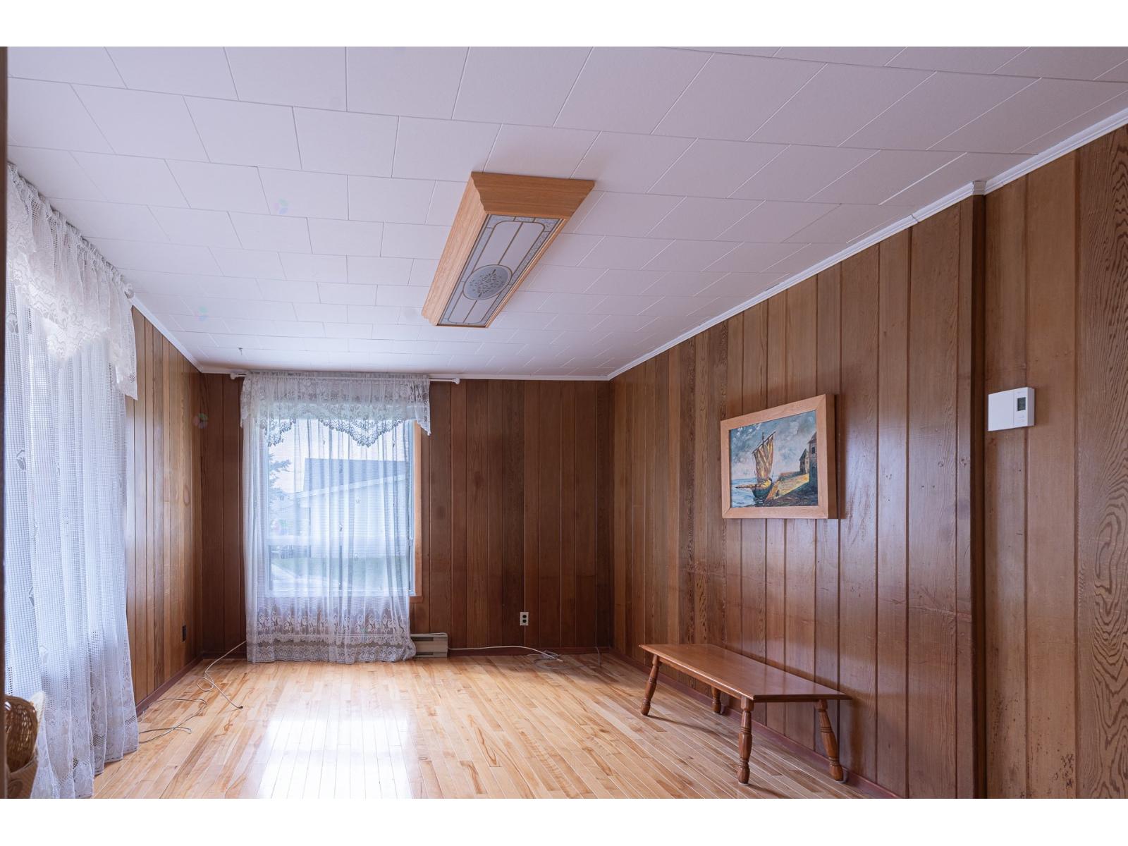 382 Rue St-Amour Saint-Donat Quebec Canada J0T2C0 5