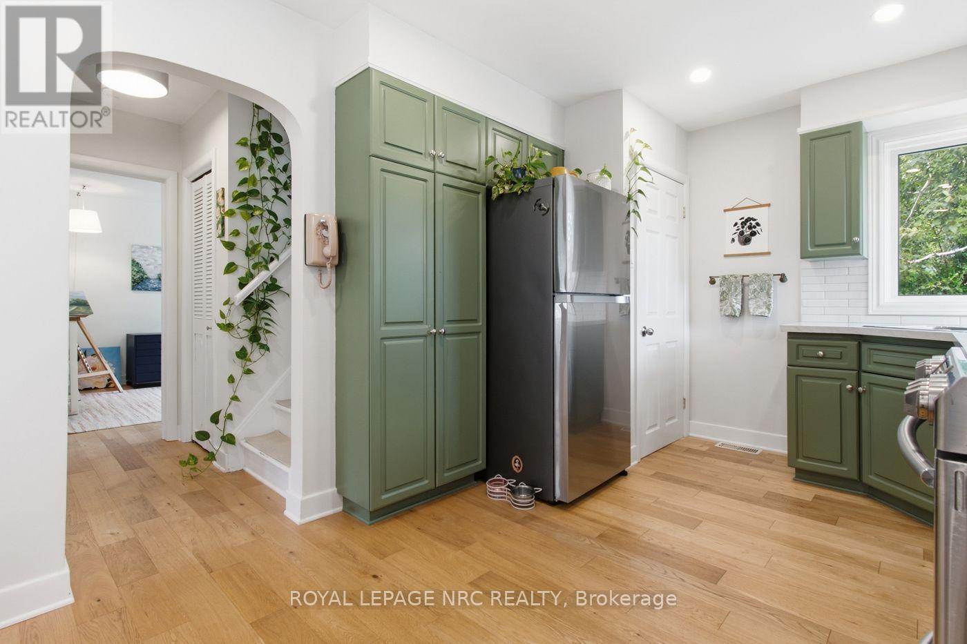 17 Winston Road, St. Catharines, Ontario  L2M 4R1 - Photo 17 - X13859406