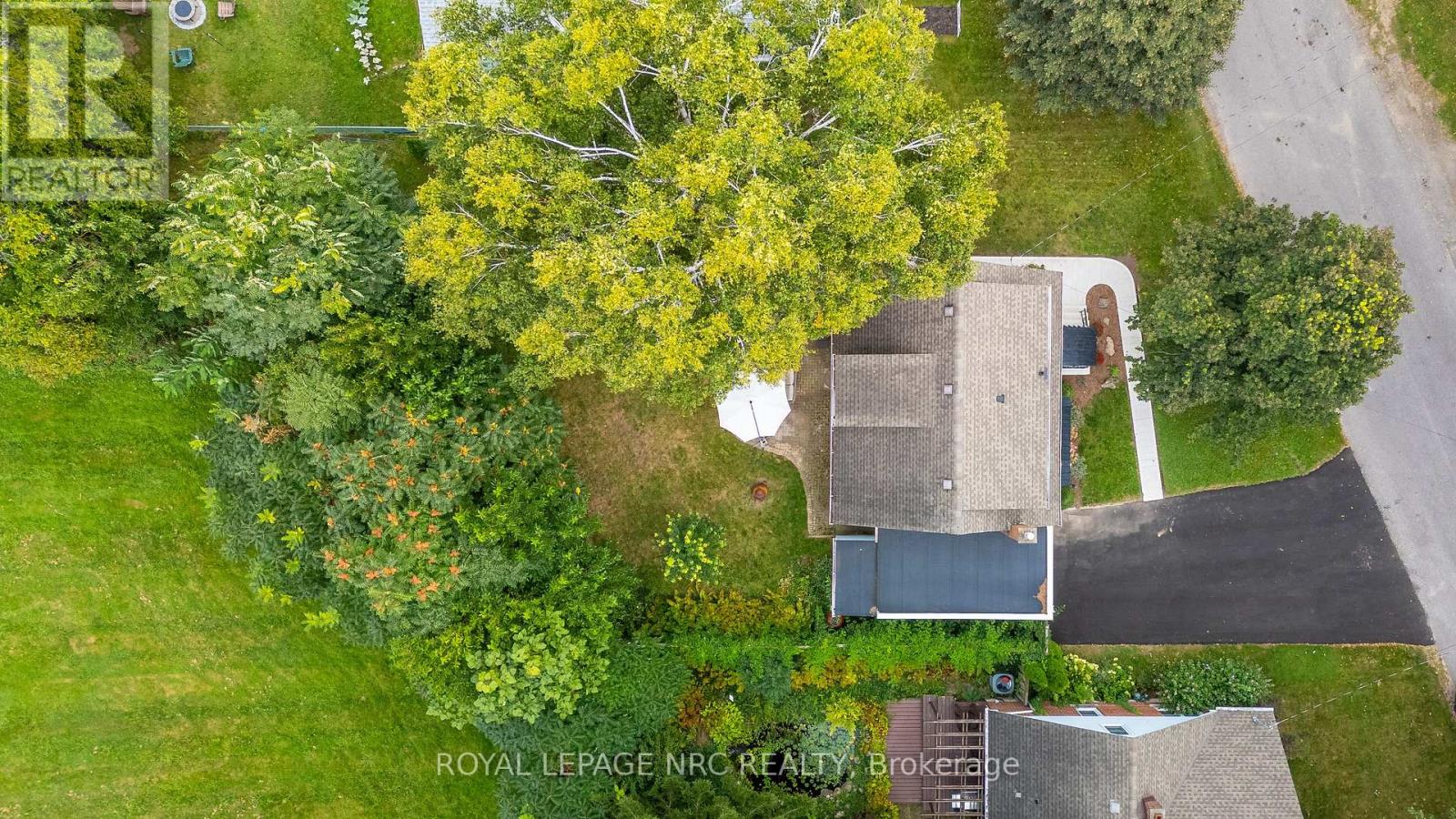 17 Winston Road, St. Catharines, Ontario  L2M 4R1 - Photo 3 - X13859406