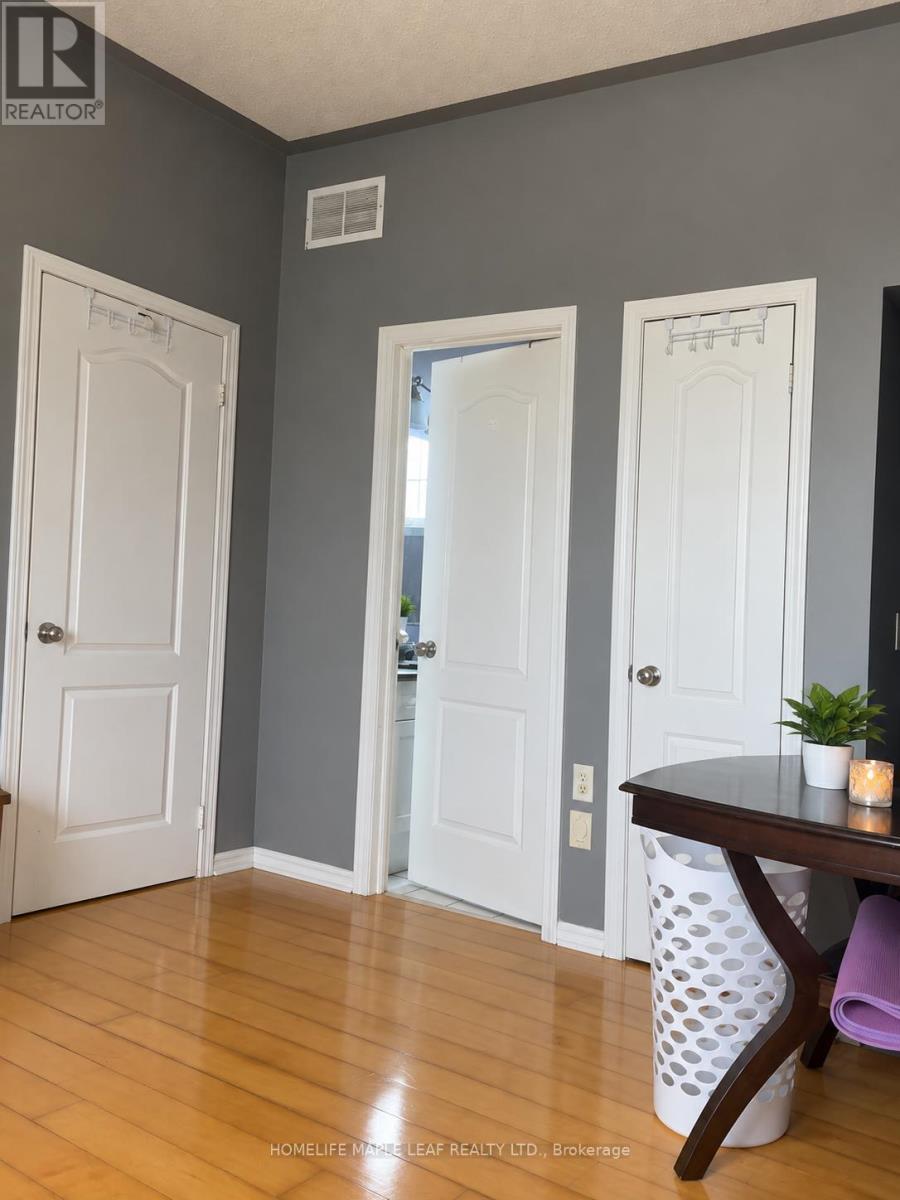 6 Quincy Place N, Brampton, Ontario  L6P 1E7 - Photo 8 - W13859408