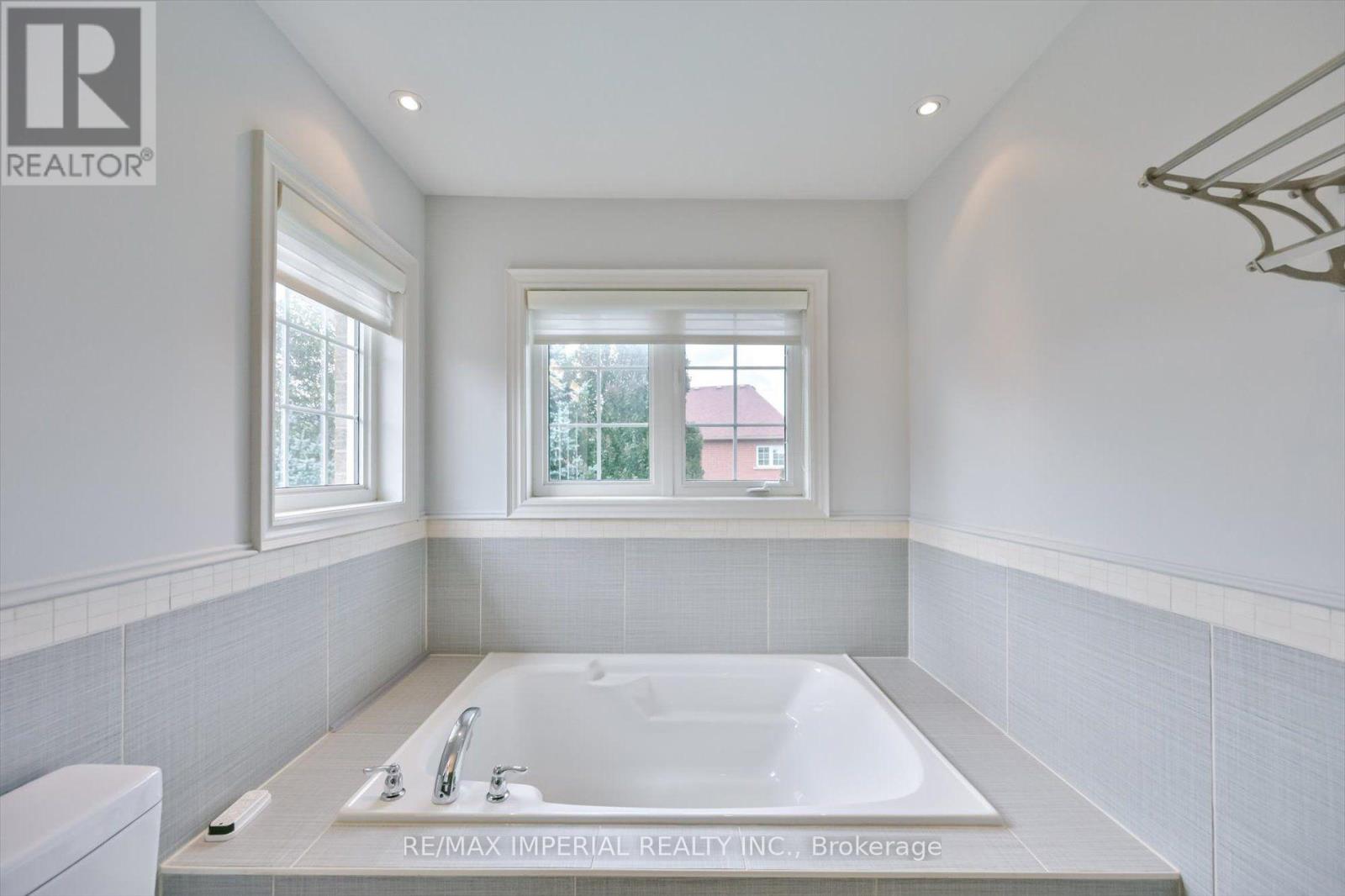 11 Candlelight Drive, Richmond Hill, Ontario  L4E 5E4 - Photo 29 - N13856584