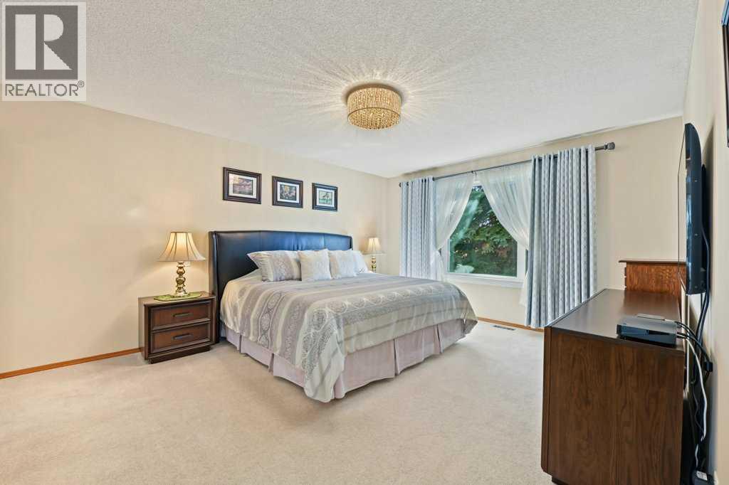 51 Douglasbank Gardens SE