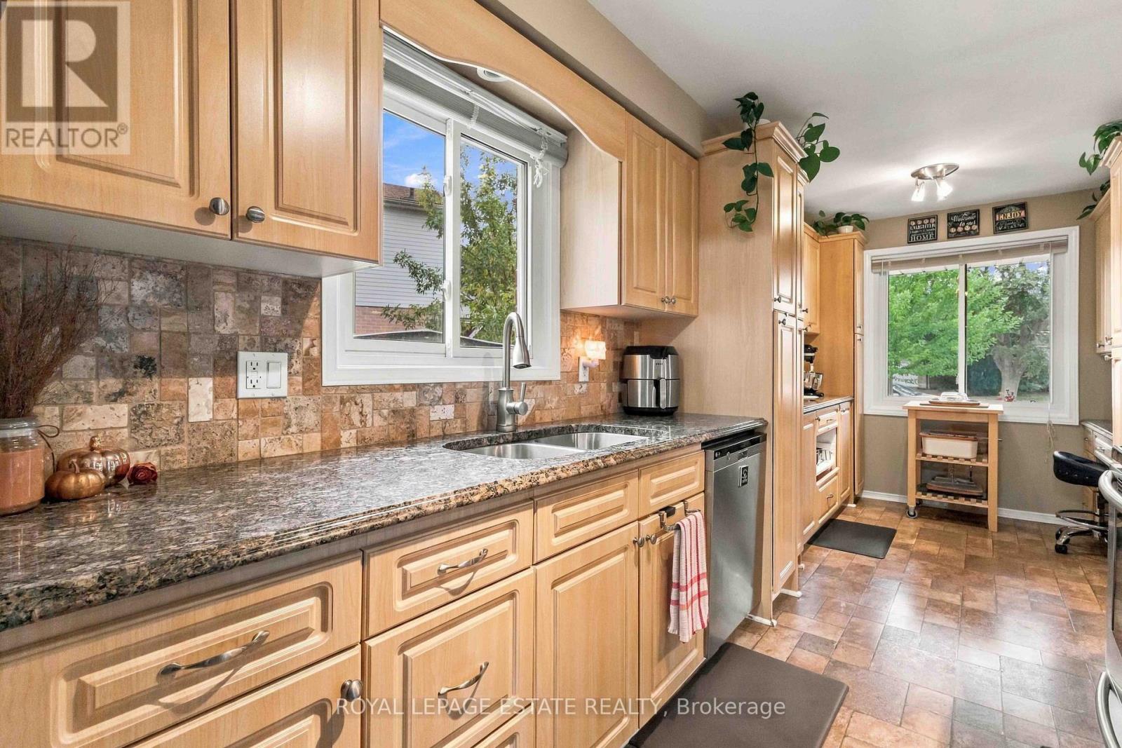228 Rands Road, Ajax, Ontario  L1S 3Y5 - Photo 9 - E13859426