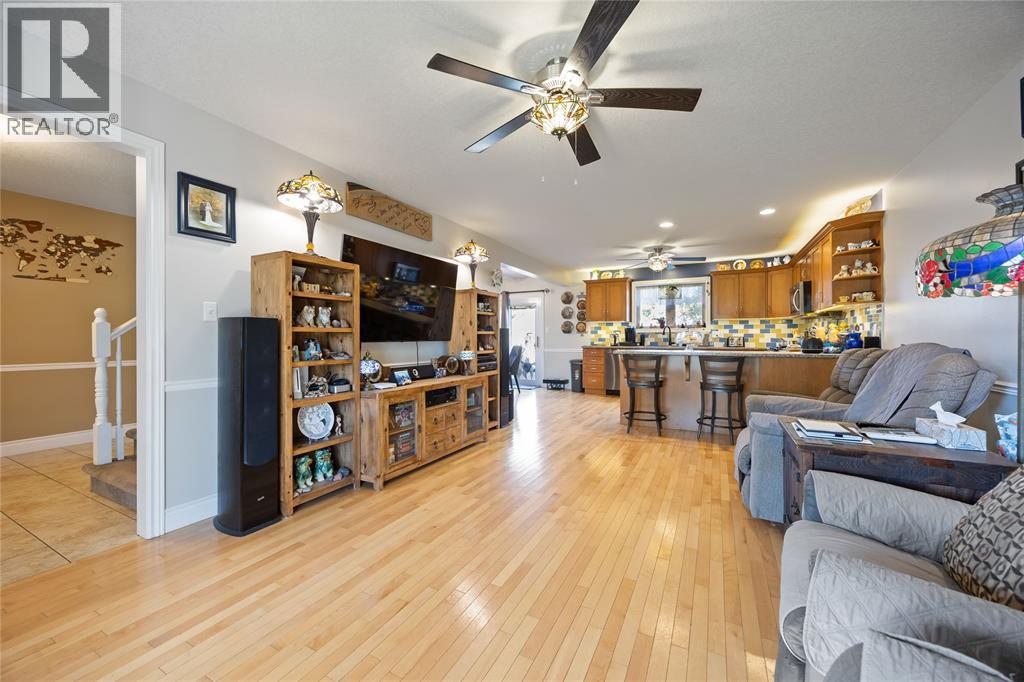 4372 SIXTH STREET Petrolia Ontario Canada N0N1R0 5