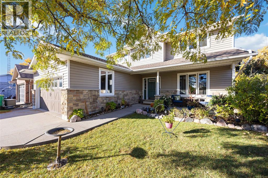 4372 SIXTH STREET Petrolia Ontario Canada N0N1R0 2