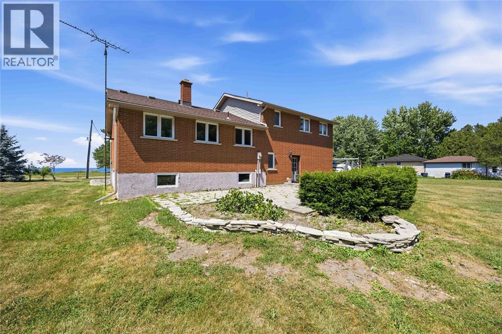 4193 BLUEPOINT DRIVE Plympton-Wyoming Ontario Canada N0N1J6 3