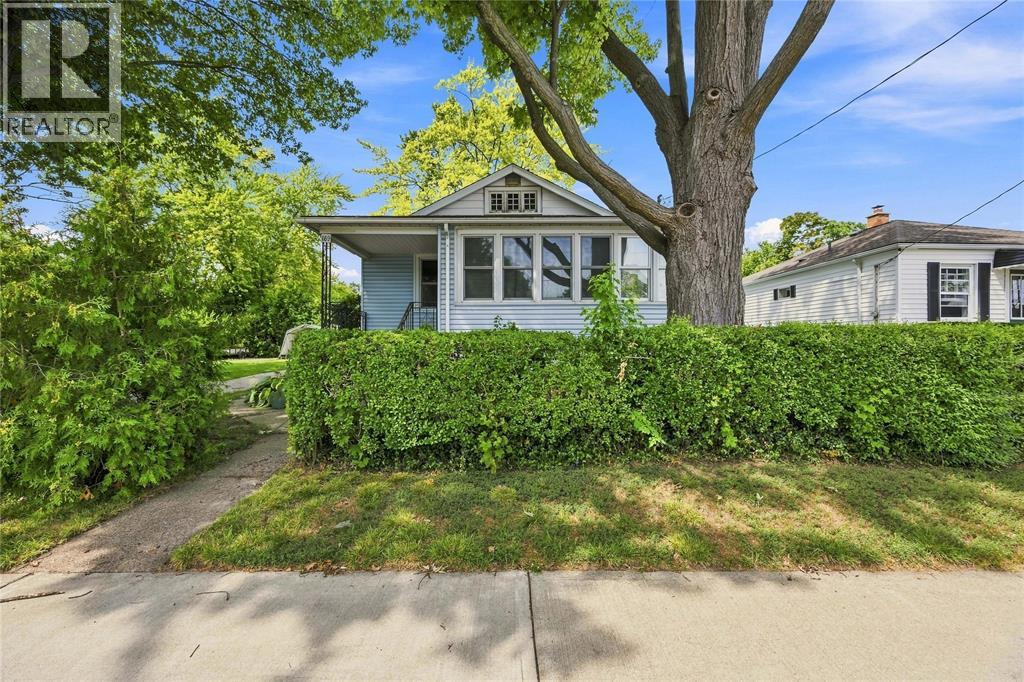 169 CAPEL STREET Sarnia Ontario Canada N7T6T3 3