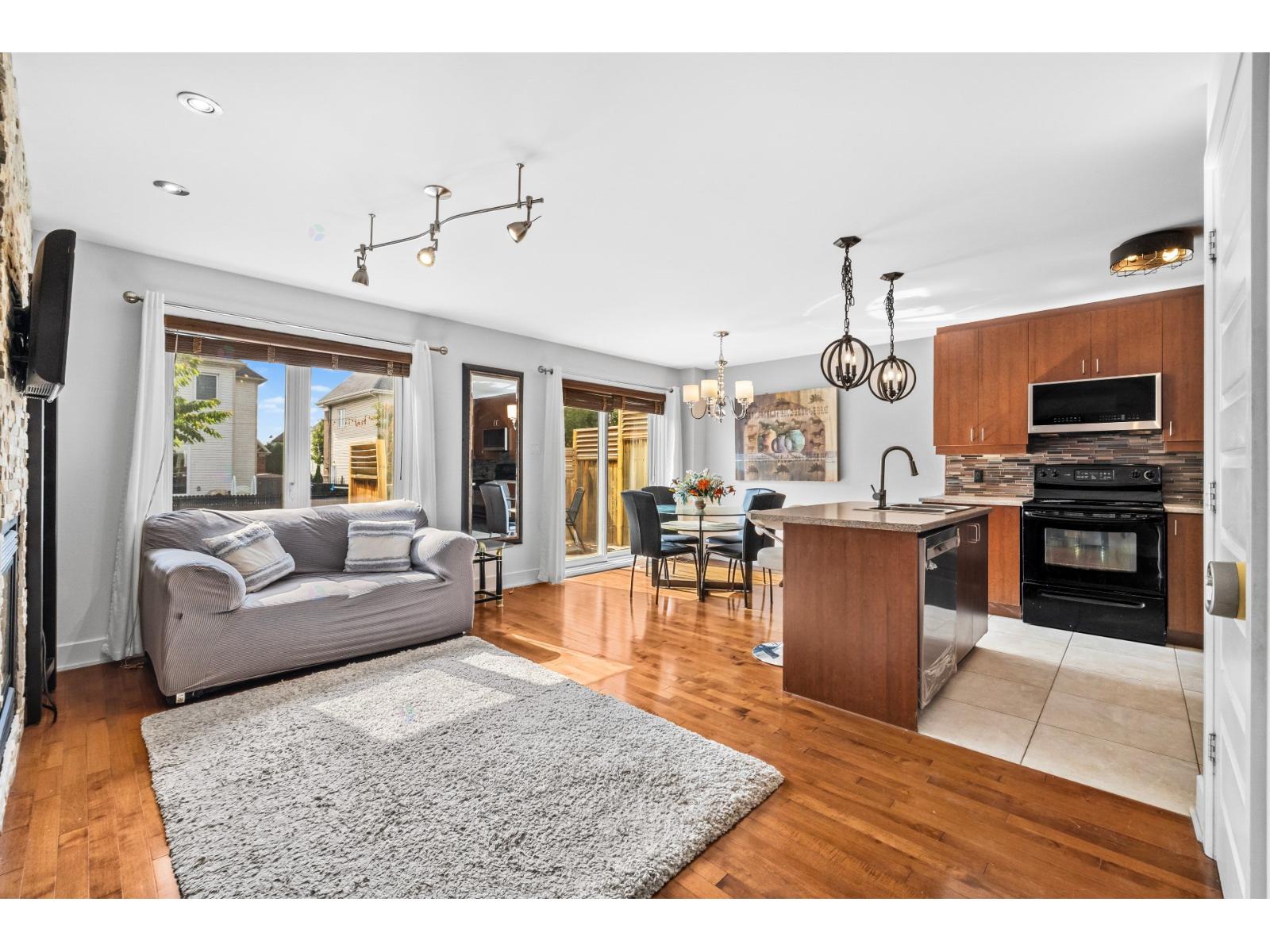 381 Rue Sylvio-Mantha Vaudreuil-Dorion Quebec Canada J7V0J6 4