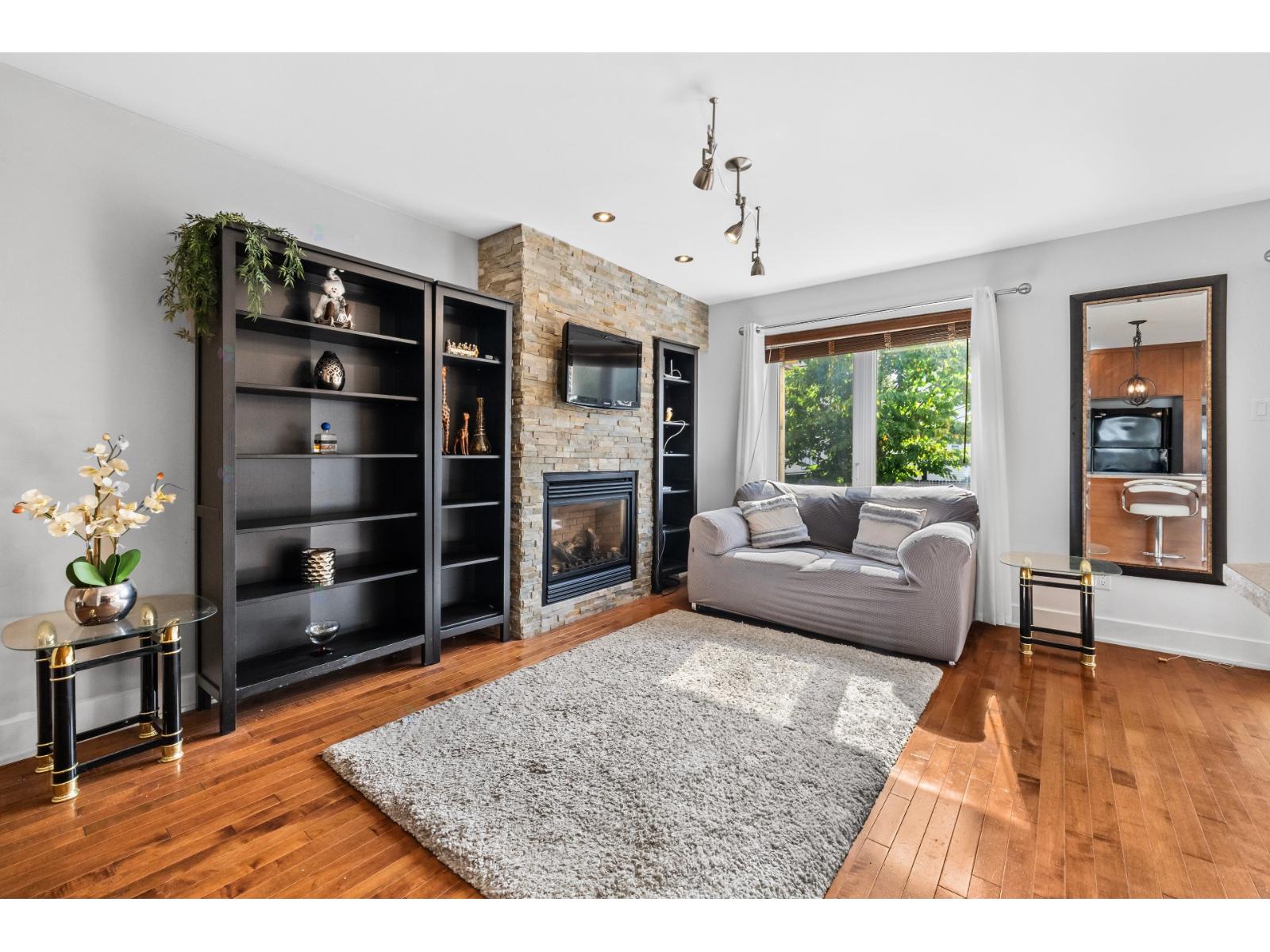 381 Rue Sylvio-Mantha Vaudreuil-Dorion Quebec Canada J7V0J6 5