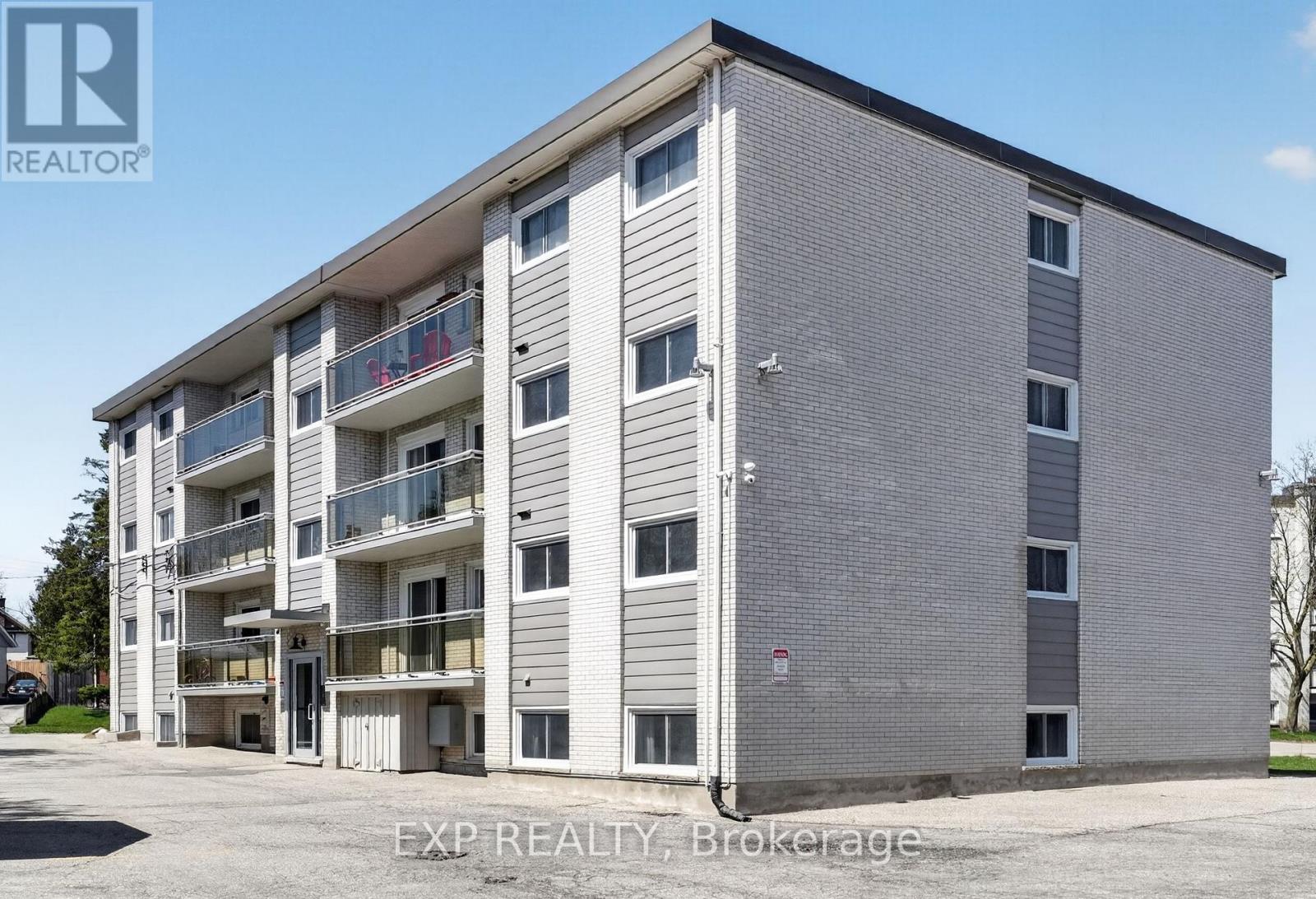 81 KENWOOD DRIVE, Kitchener, Ontario