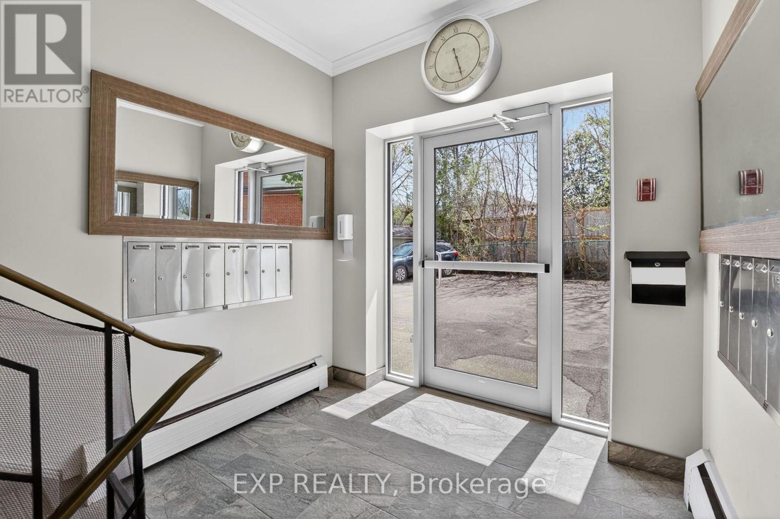 81 Kenwood Drive, Kitchener, Ontario  N2B 3H3 - Photo 5 - X13859440