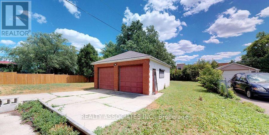 101 Reiner Road, Toronto, Ontario  M3H 2L7 - Photo 24 - C13859458