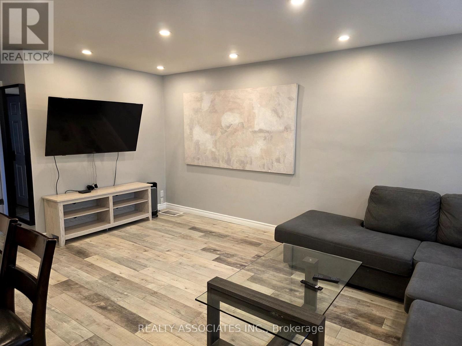 101 Reiner Road, Toronto, Ontario  M3H 2L7 - Photo 3 - C13859458