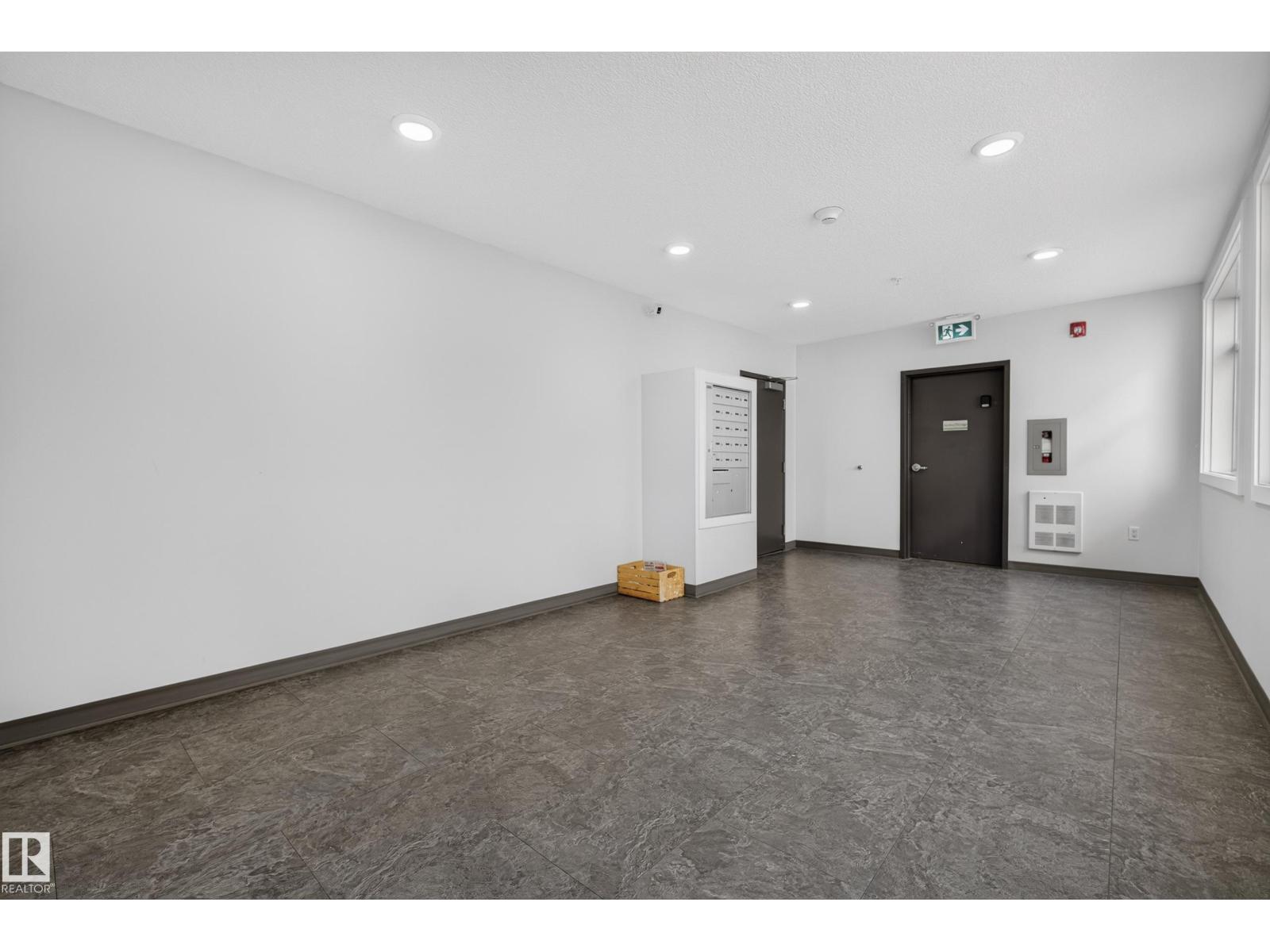#405 10227 115 ST NW