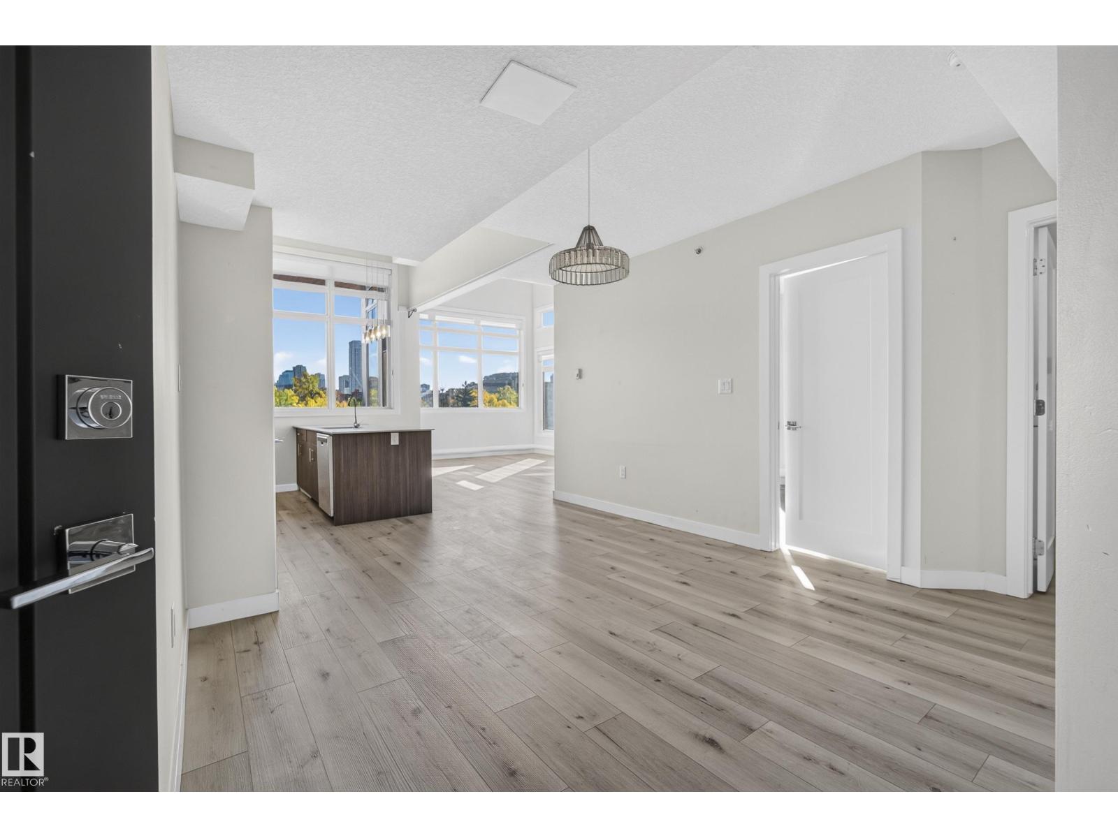 #405 10227 115 ST NW