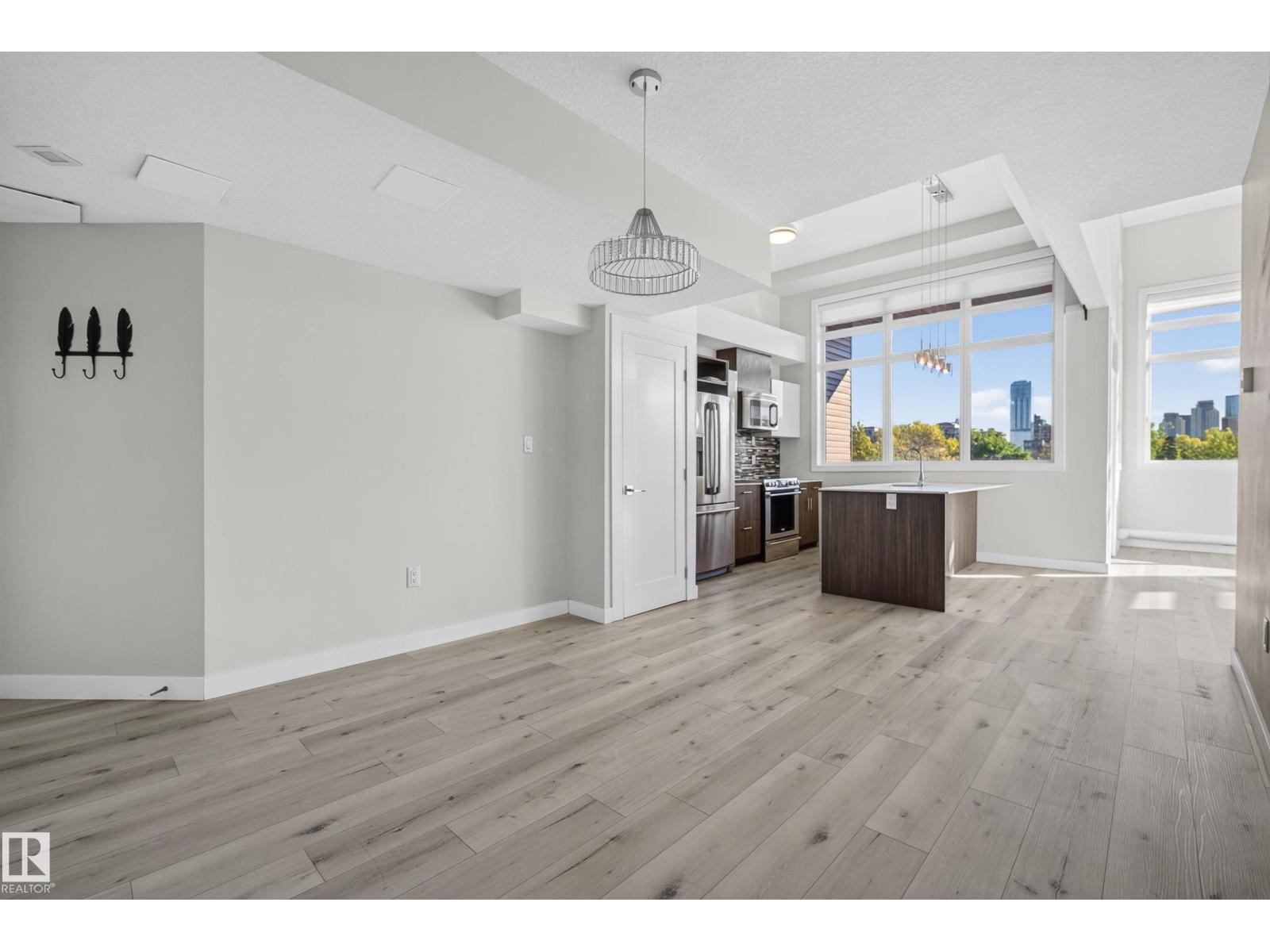 #405 10227 115 ST NW