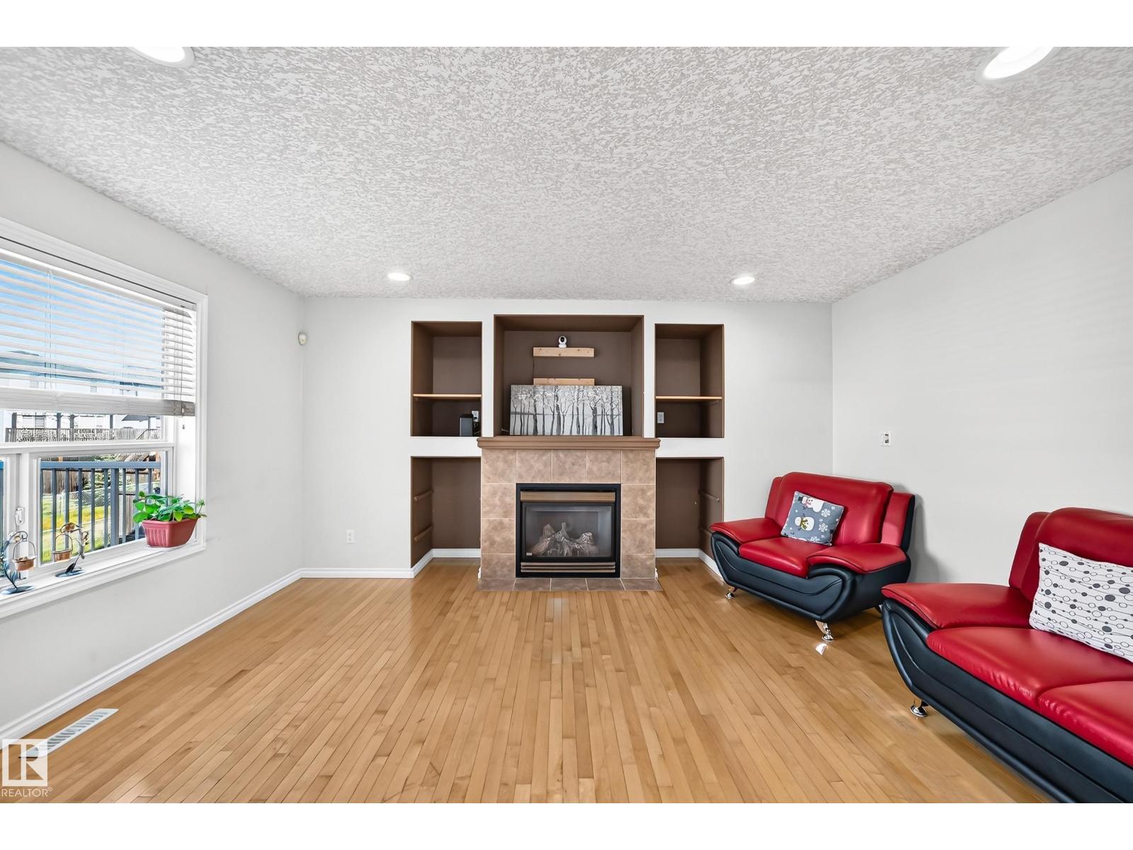 11832 173 AV NW