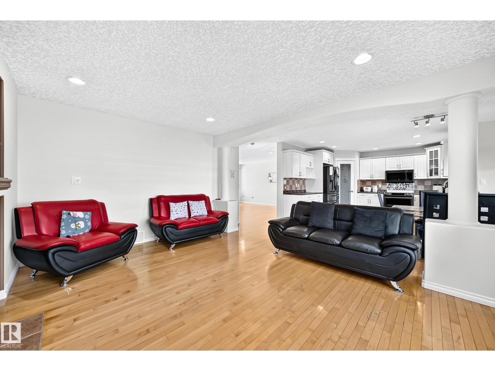 11832 173 AV NW