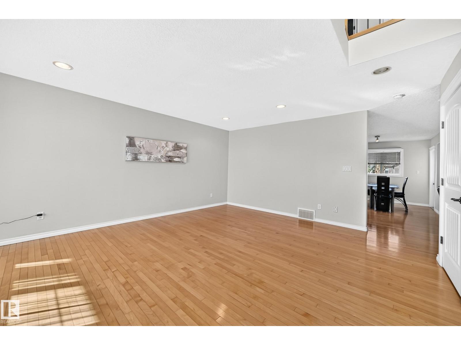 11832 173 AV NW