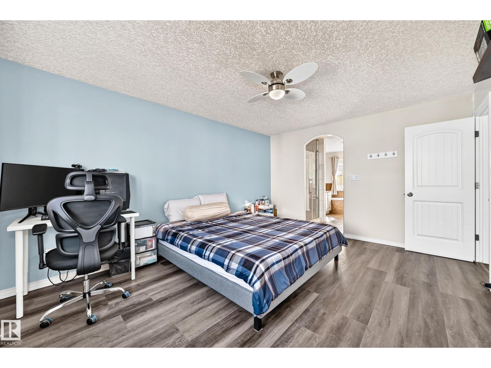11832 173 AV NW