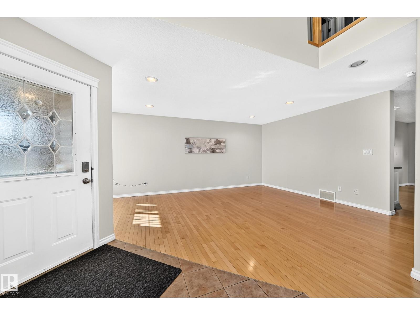 11832 173 AV NW
