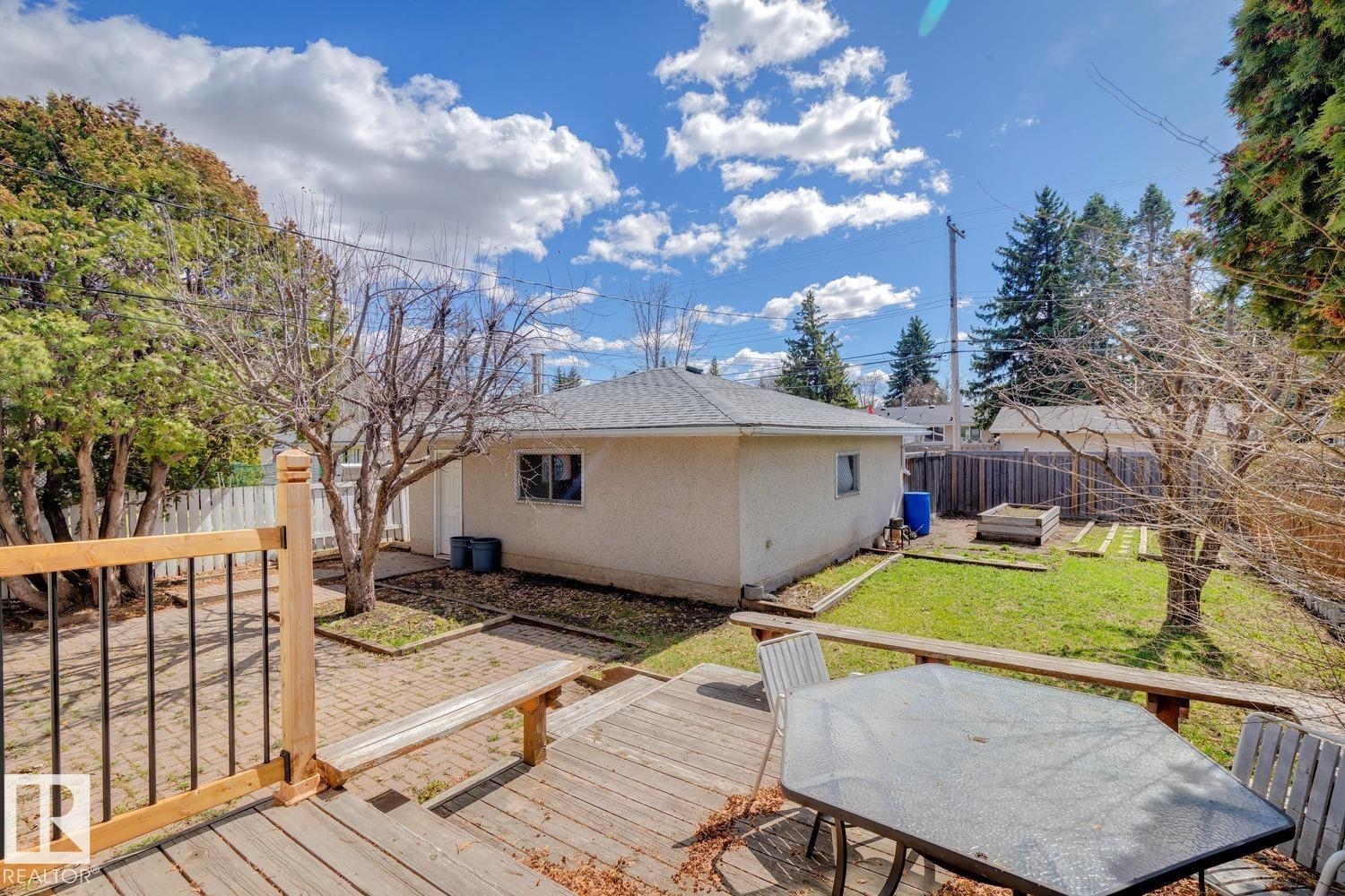 11451 48 AV NW