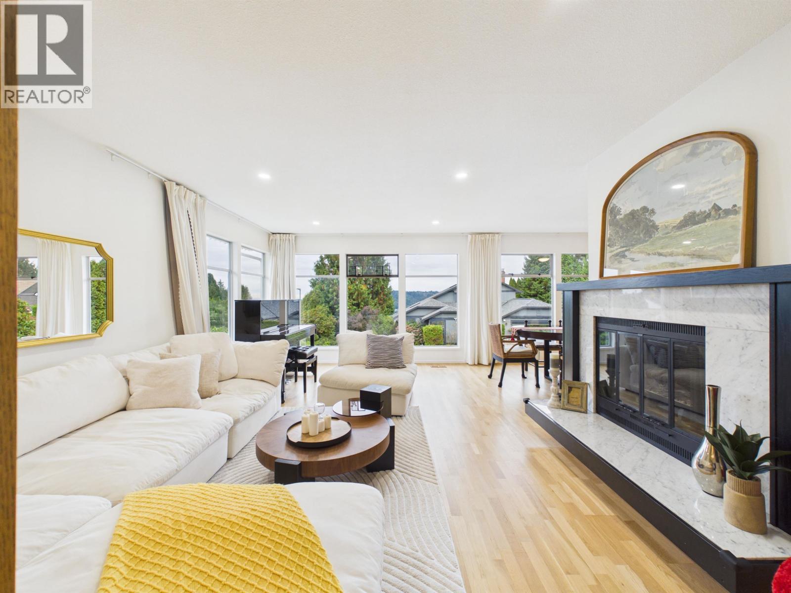 1316 Honeysuckle Lane, Coquitlam, British Columbia  V3E 2H9 - Photo 4 - R3171383