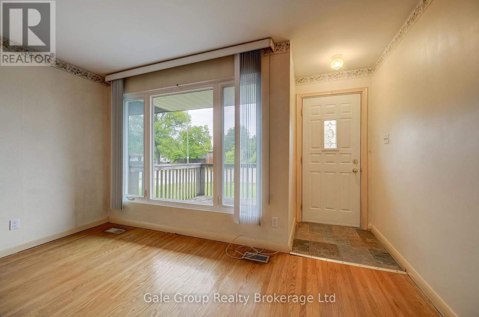 6 Langstone Crescent, Halton Hills, Ontario  L7G 4N3 - Photo 3 - W13859504