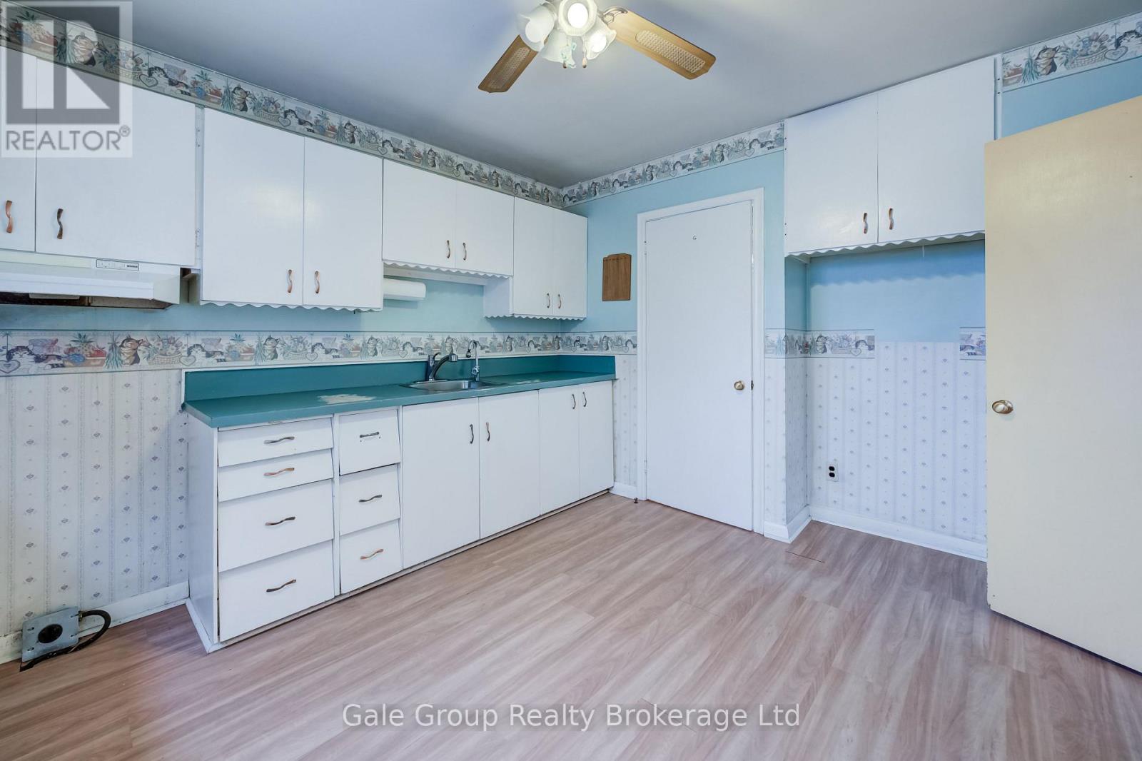 6 Langstone Crescent, Halton Hills, Ontario  L7G 4N3 - Photo 7 - W13859504